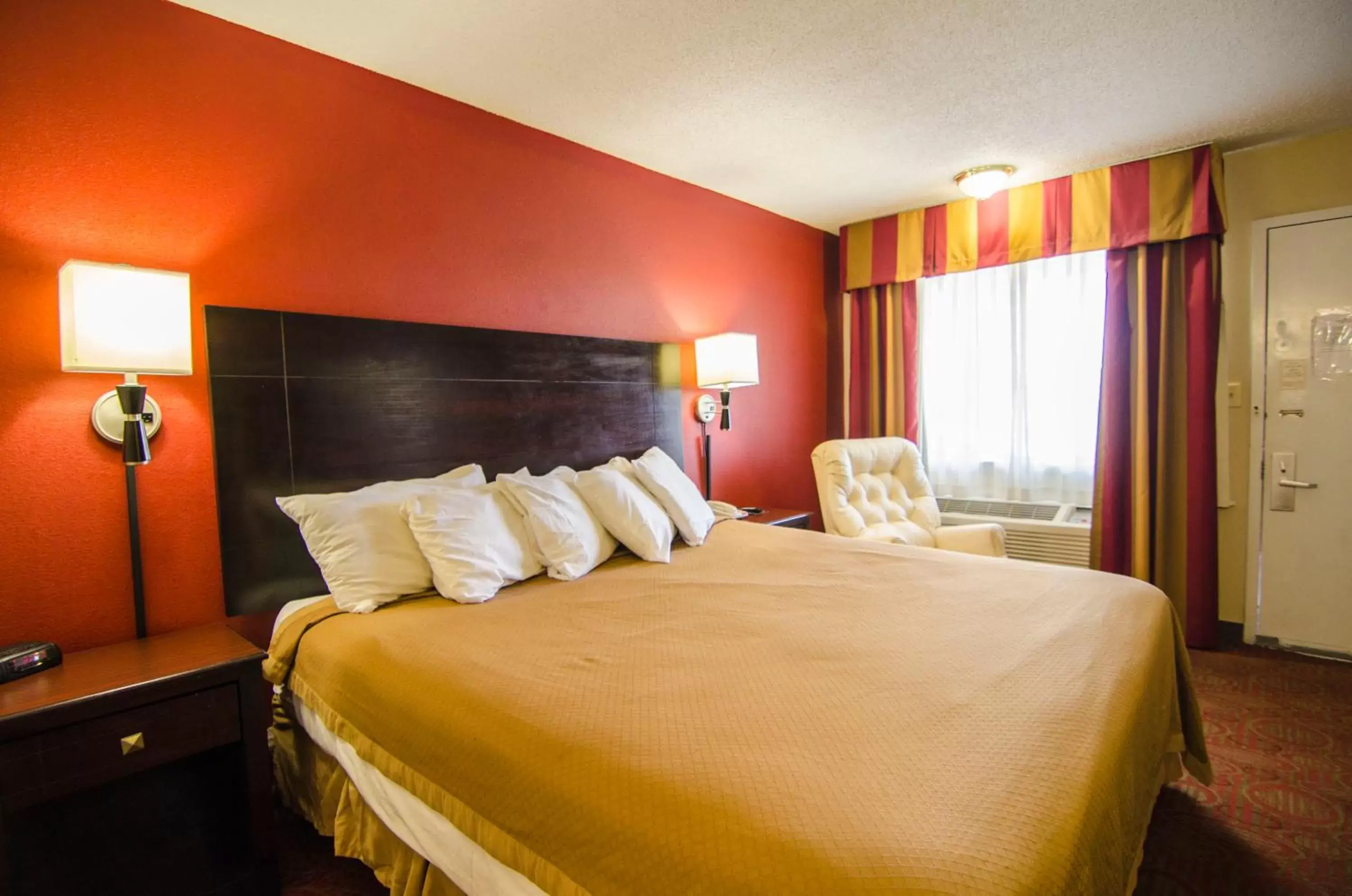 Bed in Sunset Inn Bed in Sunset Inn