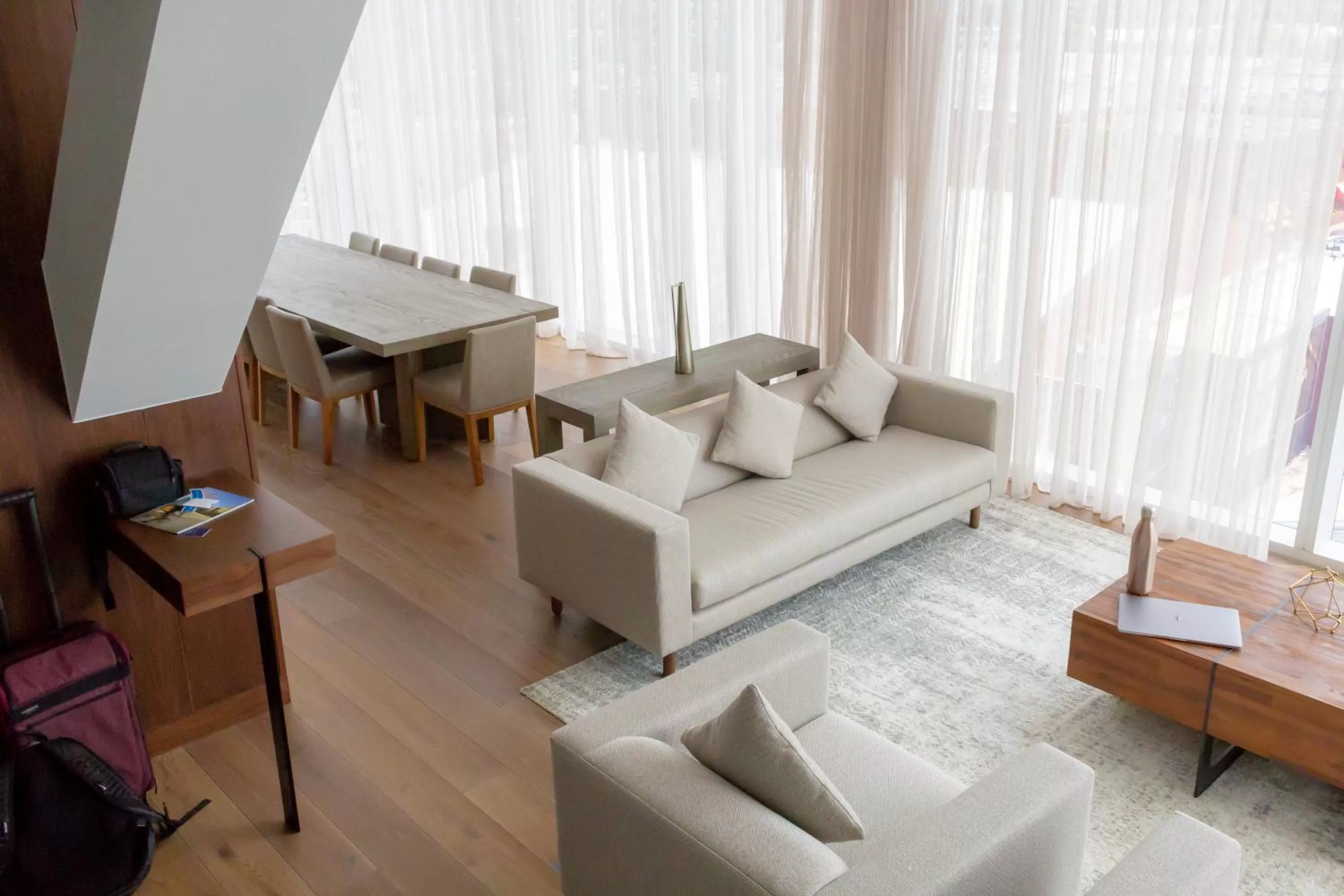 Living room in The Hotel & Athletic Club at Midtown