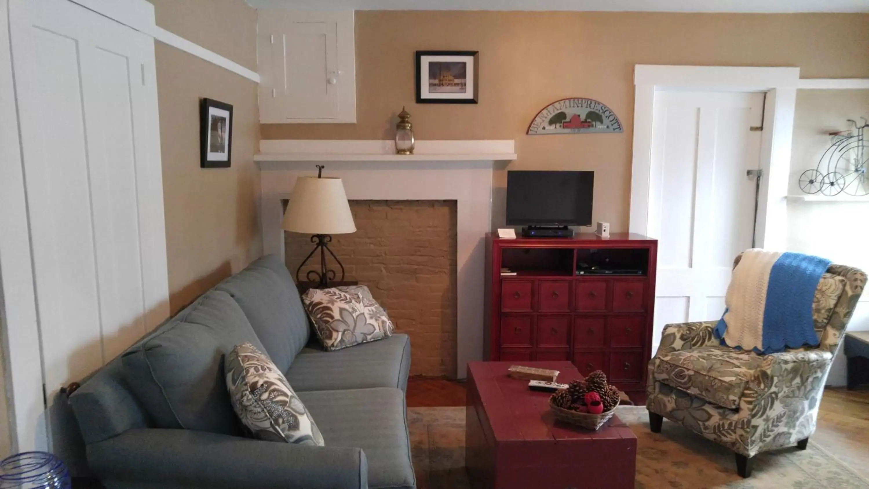 Living room, Seating Area in Benjamin Prescott Inn