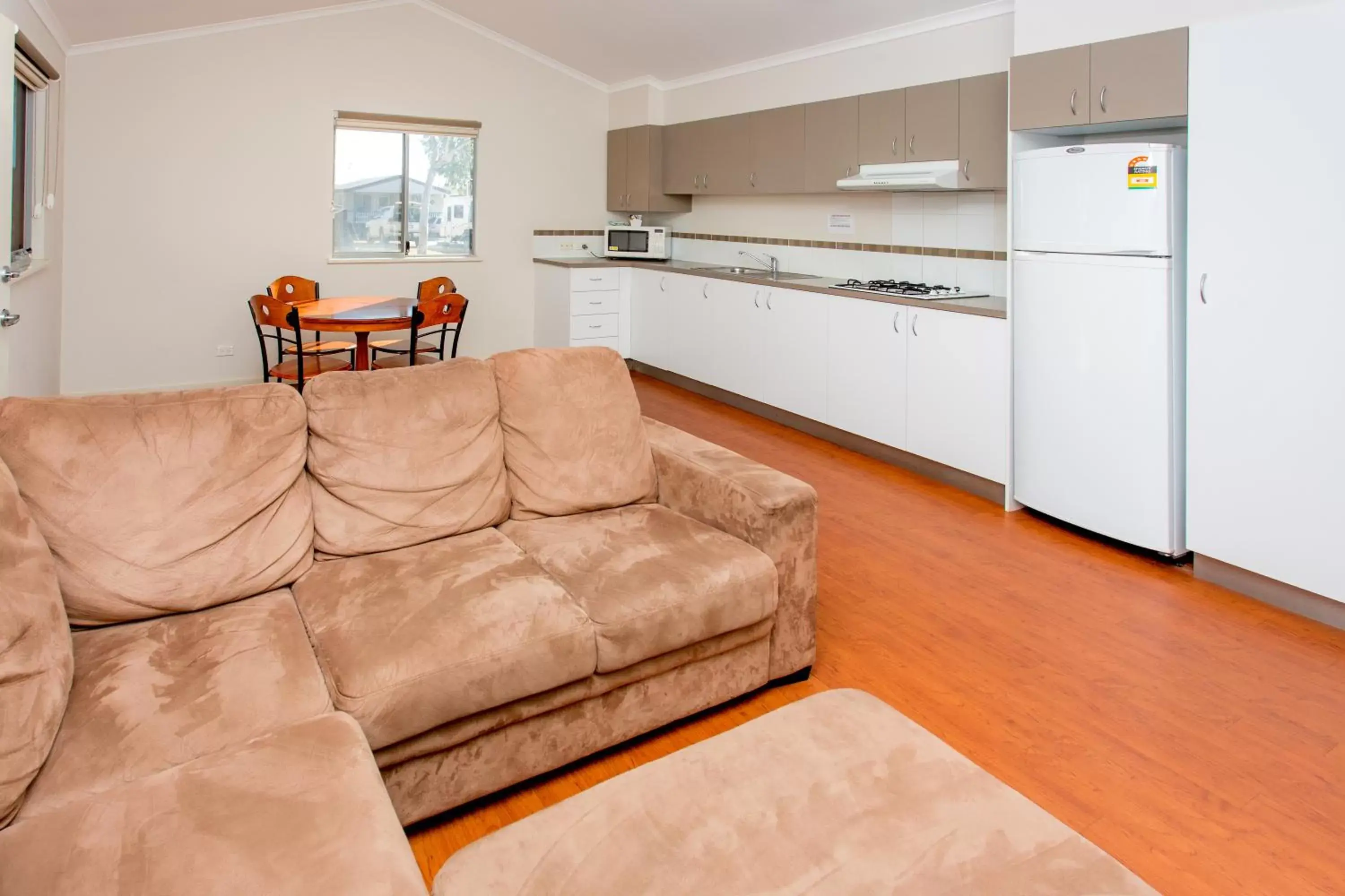 Kitchen or kitchenette, Seating Area in Discovery Parks - Pilbara, Karratha