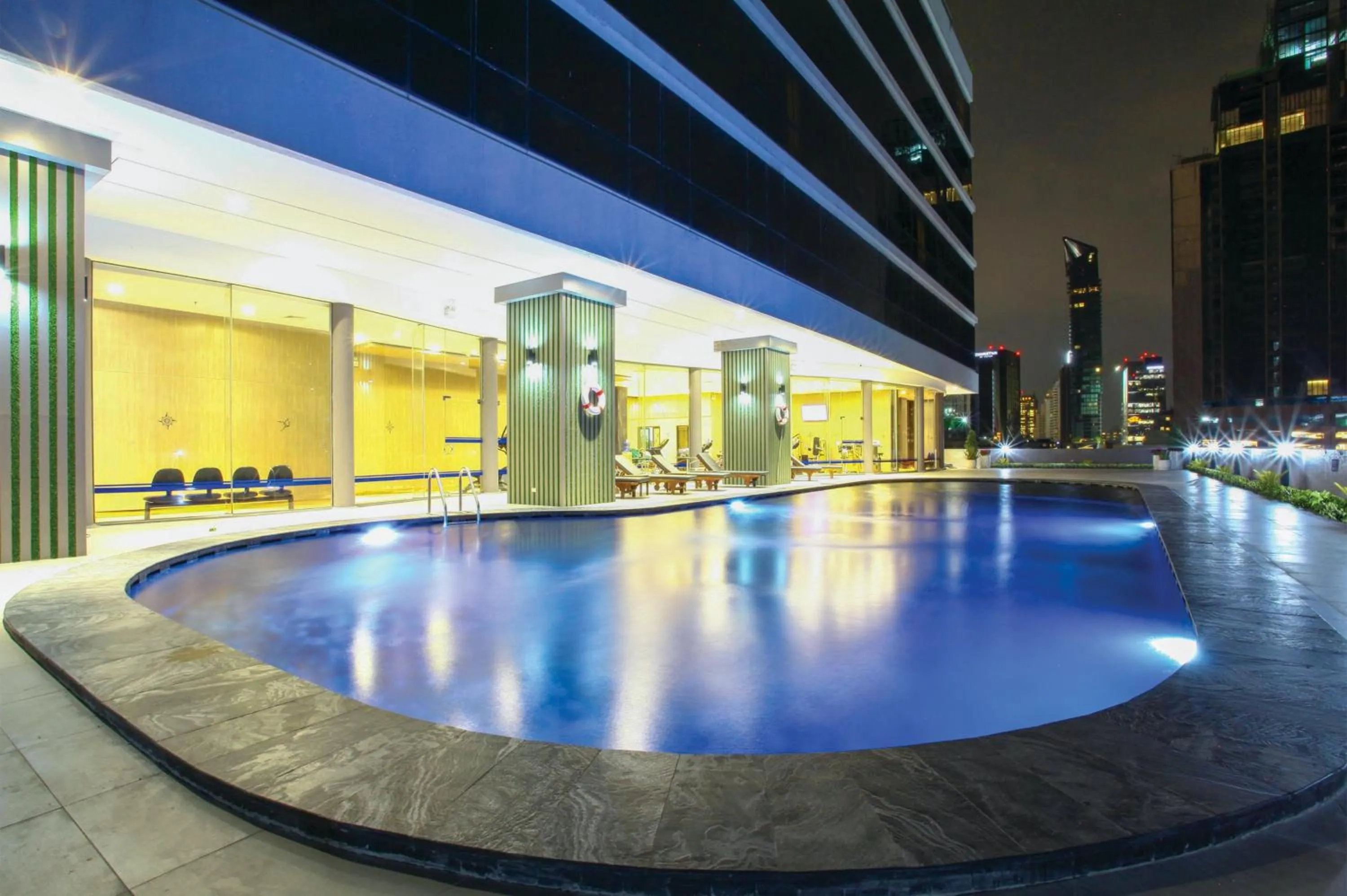 Swimming pool in The Four Wings Hotel Bangkok