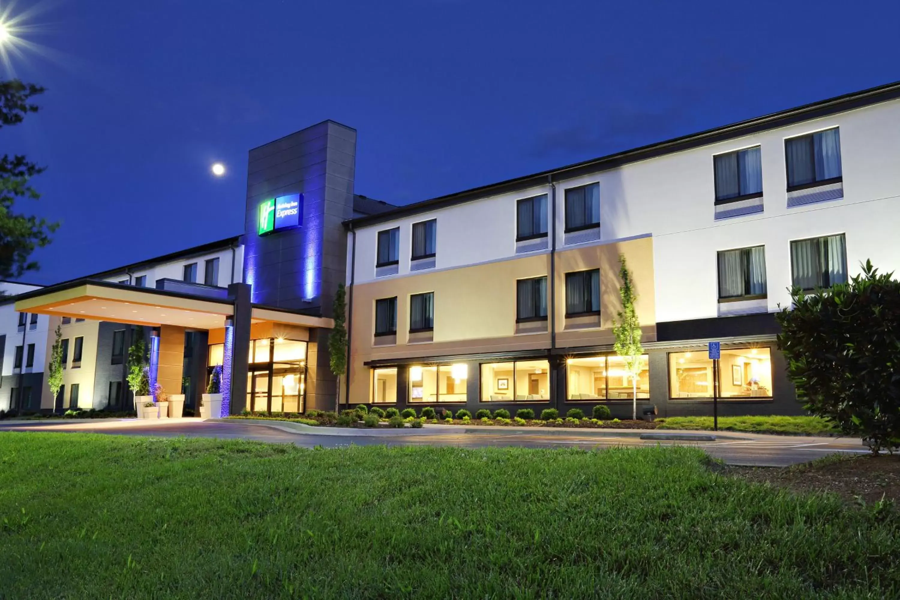 Property Building in Holiday Inn Express Brentwood-South Cool Springs, an IHG Hotel