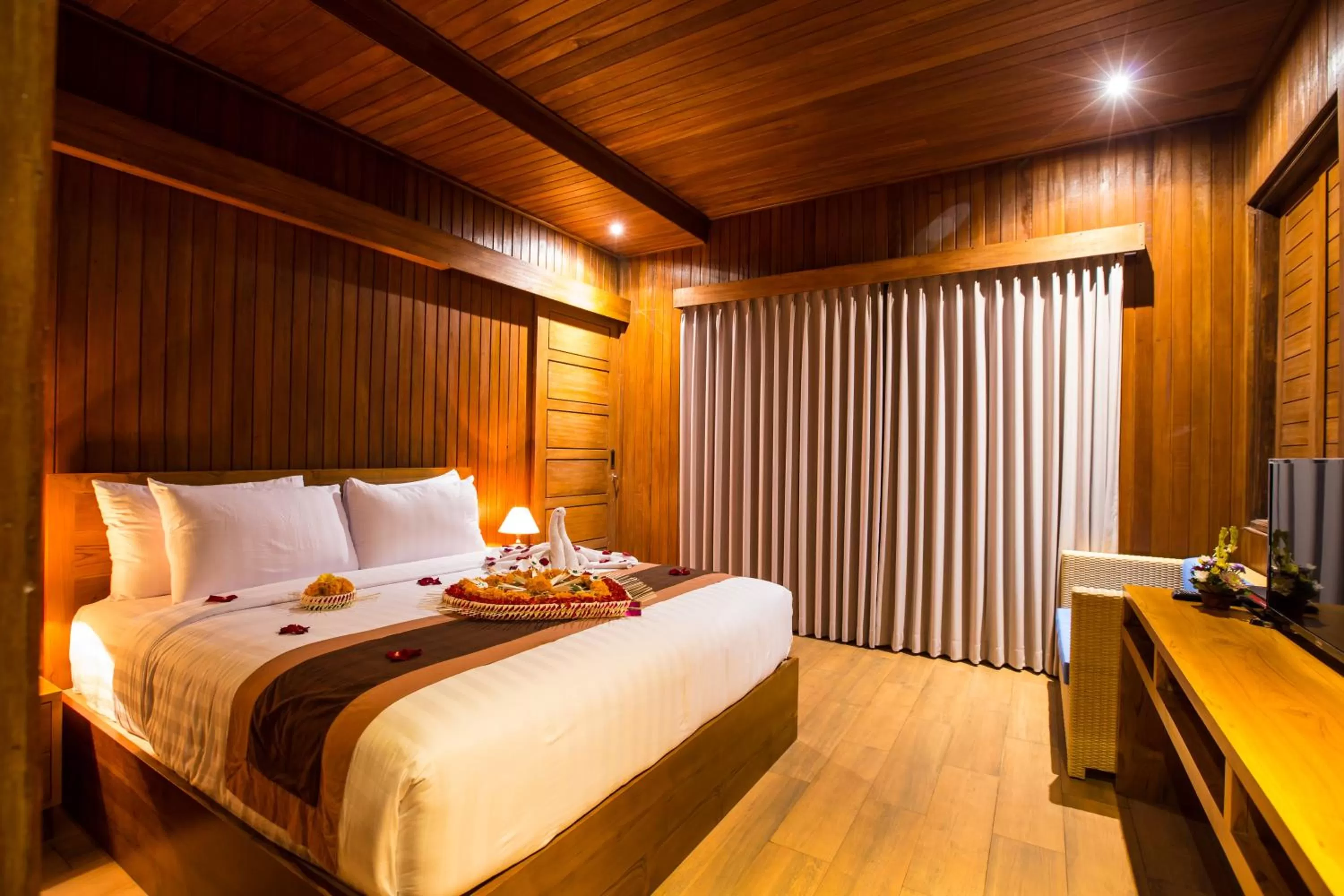 Bed in Seken Cottages Ubud