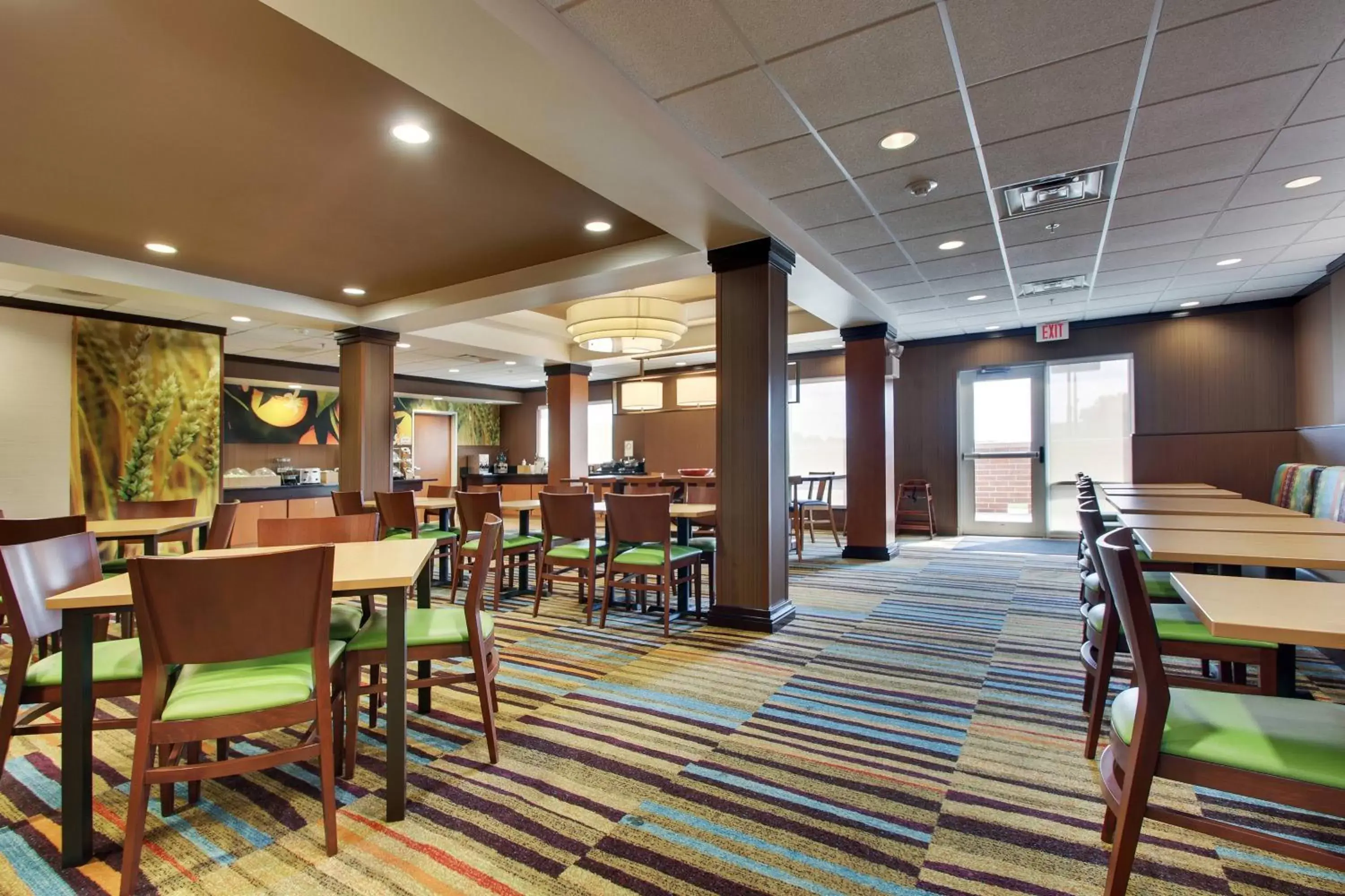 Photo of the whole room, Restaurant/Places to Eat in Fairfield Inn & Suites by Marriott Ottawa Starved Rock Area