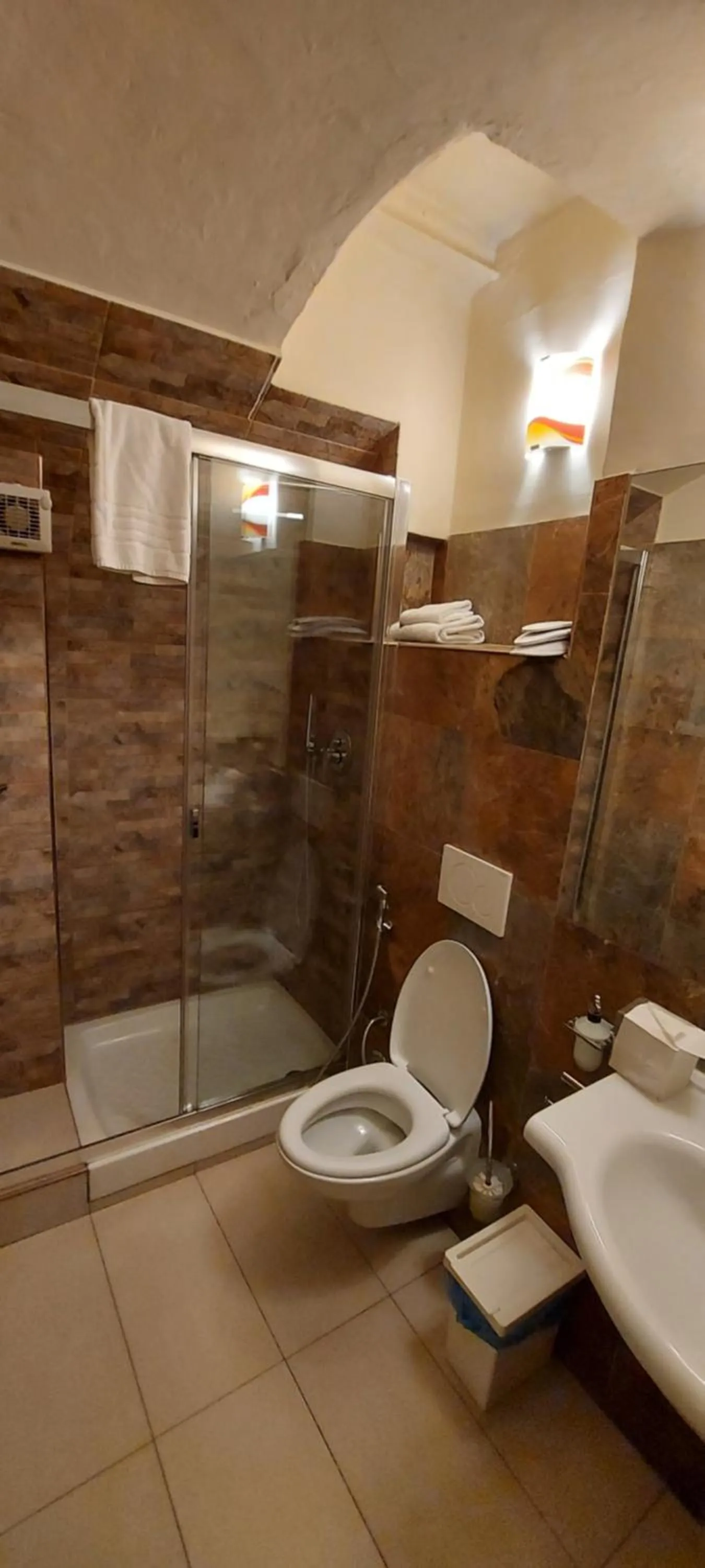 Toilet in Hotel Ester