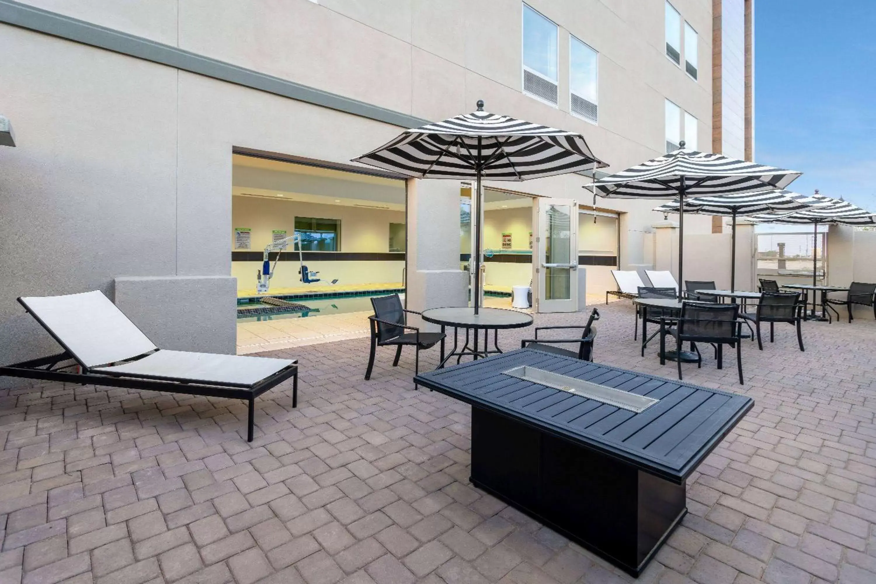 Patio in La Quinta Inn & Suites by Wyndham Maricopa Copper Sky