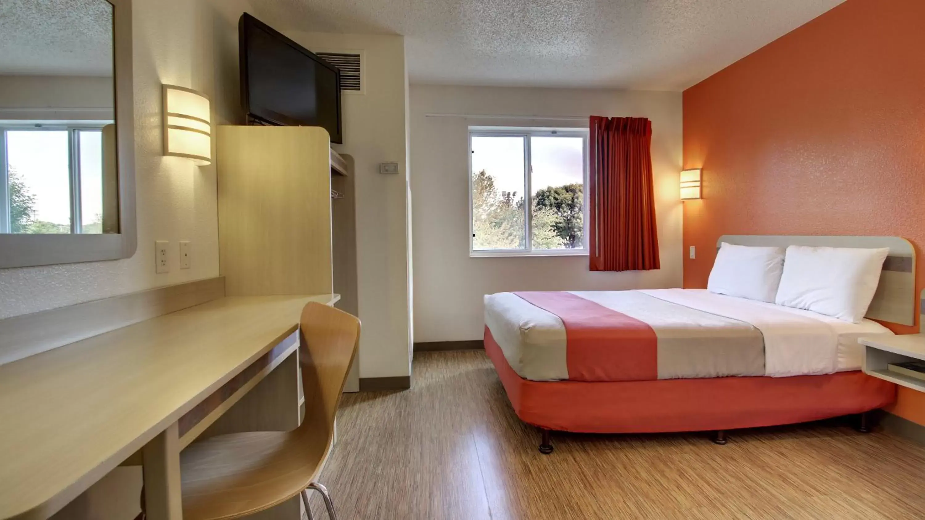 Bedroom, Bed in Motel 6-Springfield, IL