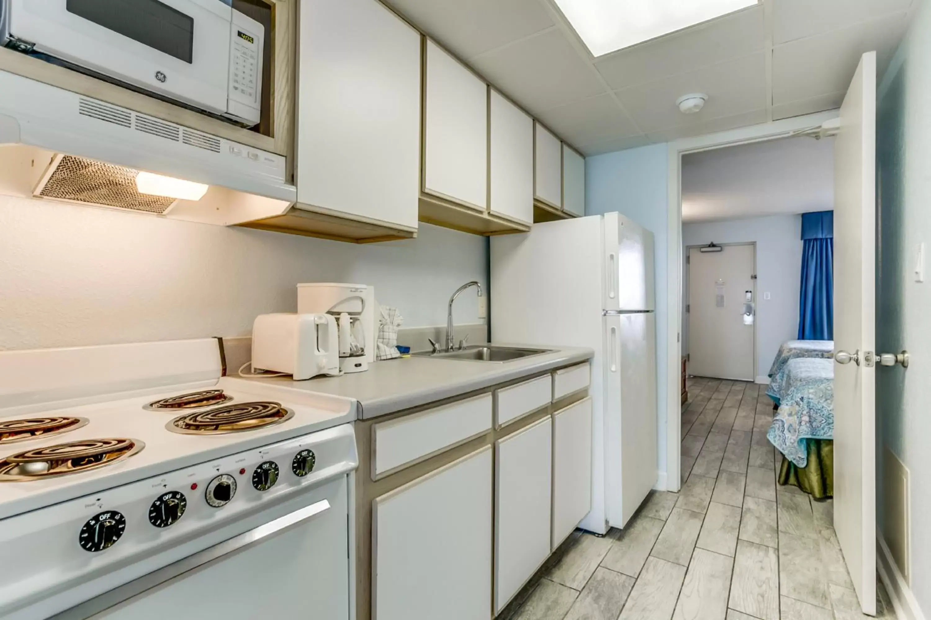 Kitchen or kitchenette, Kitchen/Kitchenette in Oceanfront Paradise in the Heart of Myrtle Beach