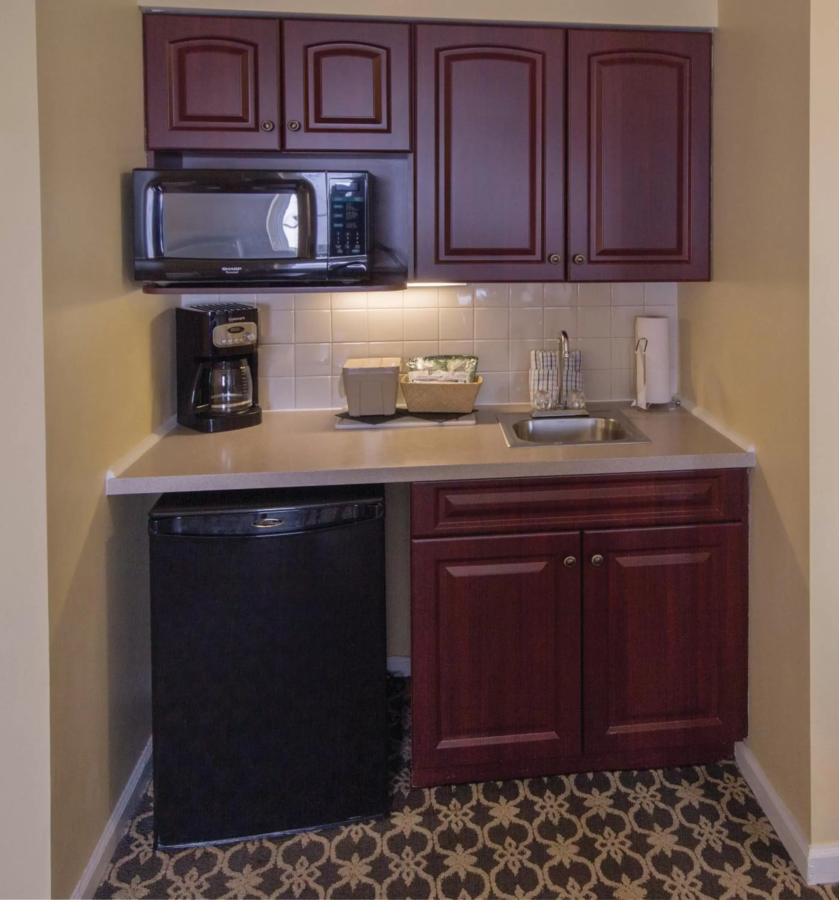 Kitchen or kitchenette, Kitchen/Kitchenette in Club Wyndham Bay Voyage Inn