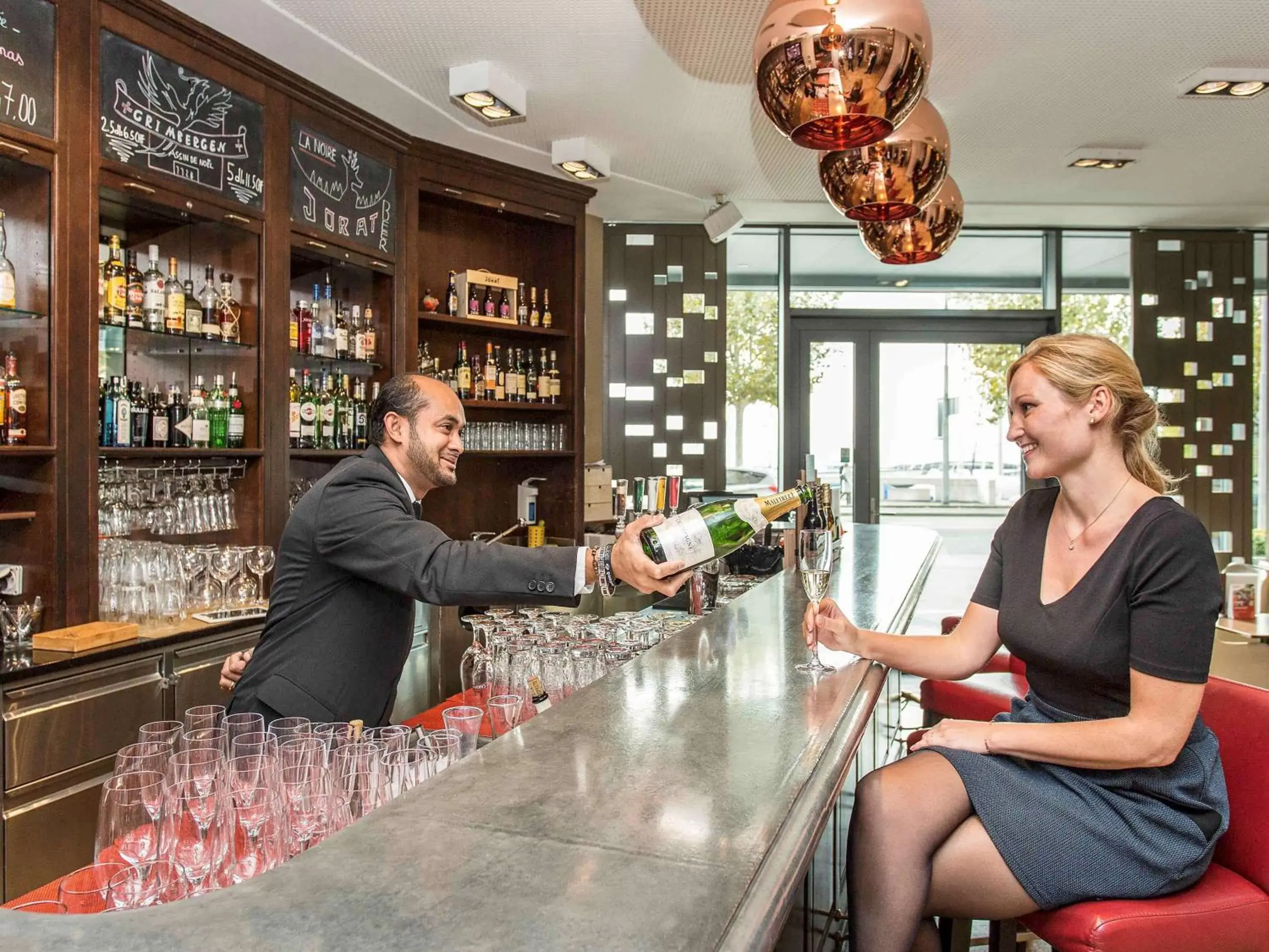 Lounge or bar, Lounge/Bar in Mövenpick Hotel Lausanne