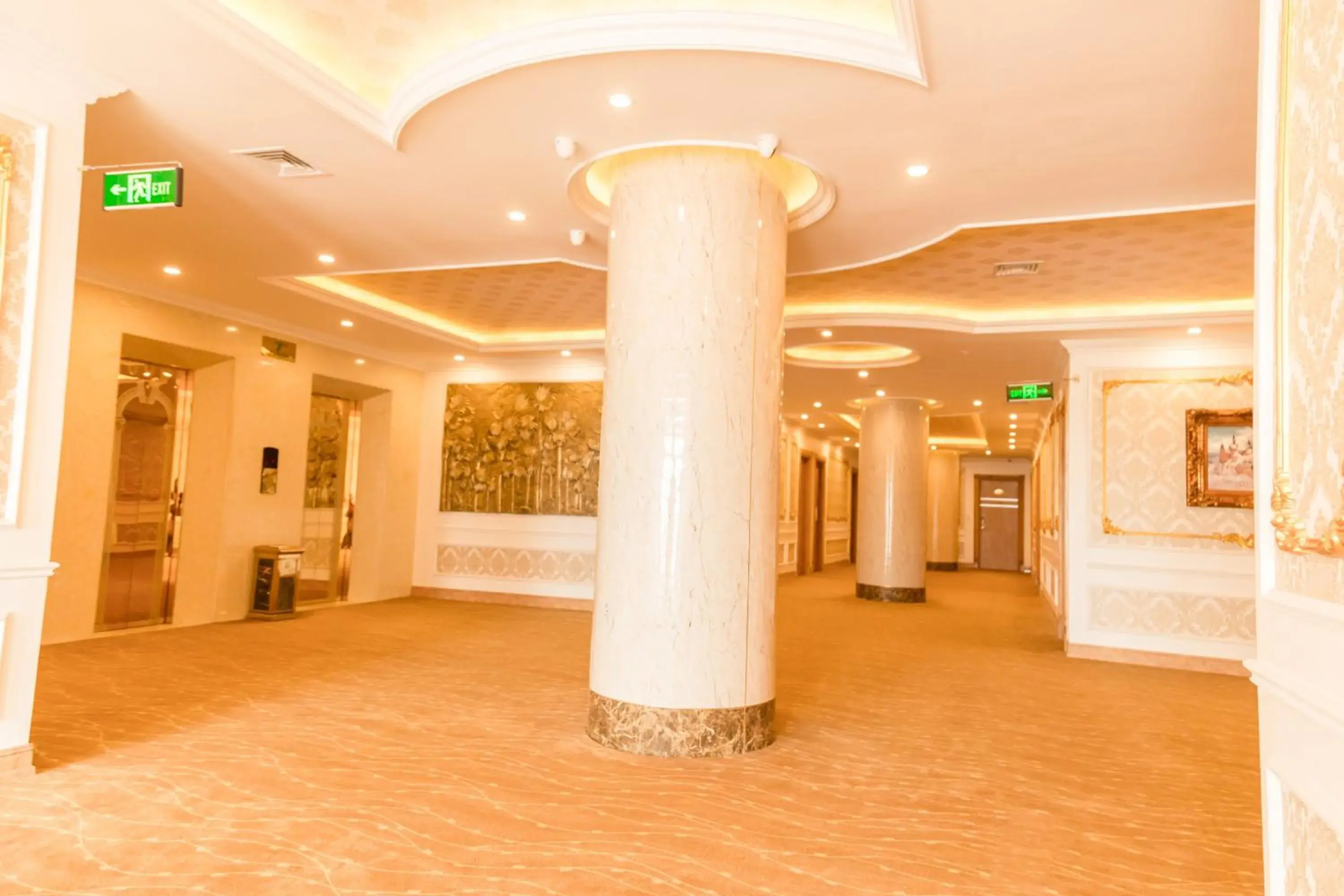 Property building, Lobby/Reception in Palm Hotel
