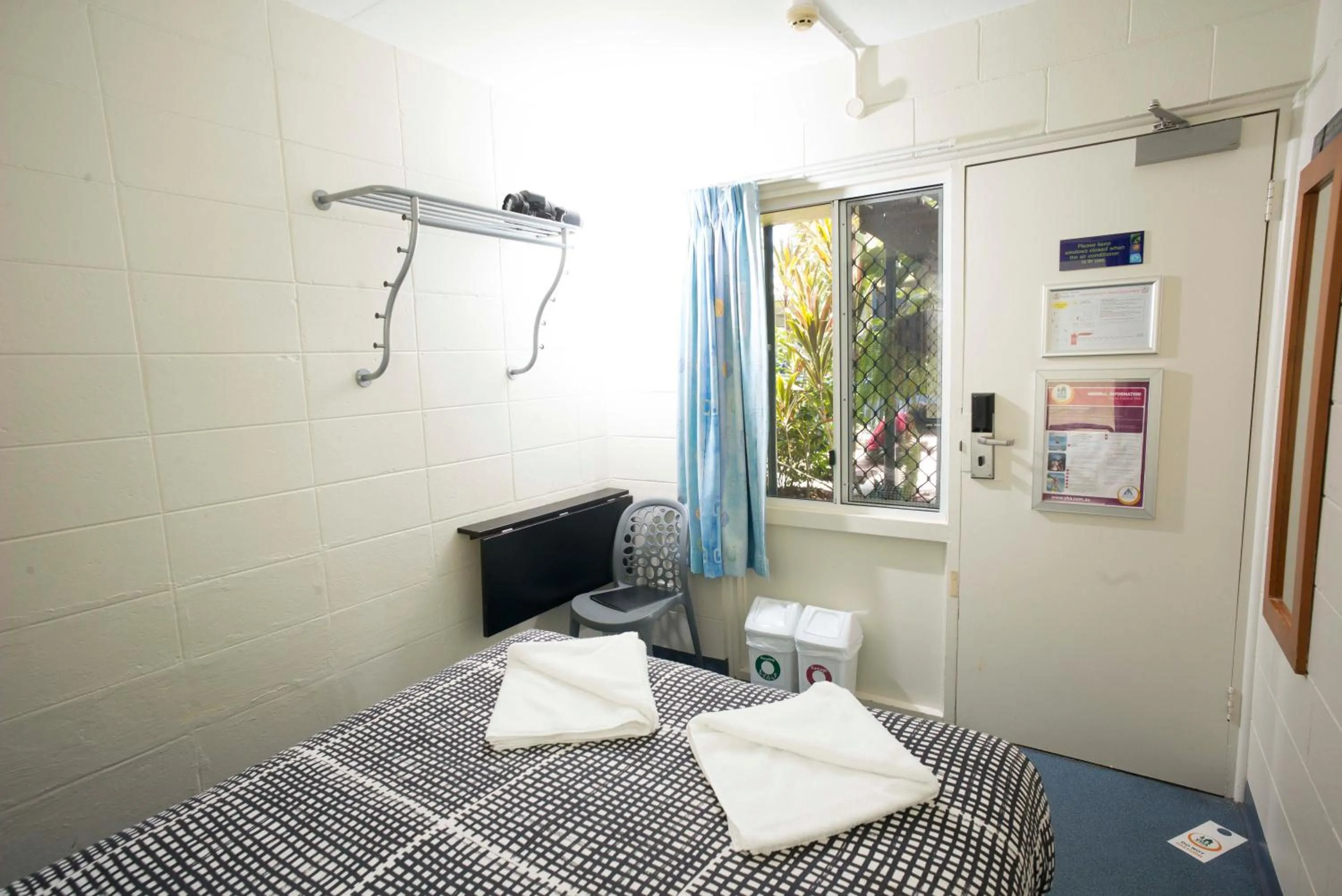 Photo of the whole room, Bed in YHA Cairns Central