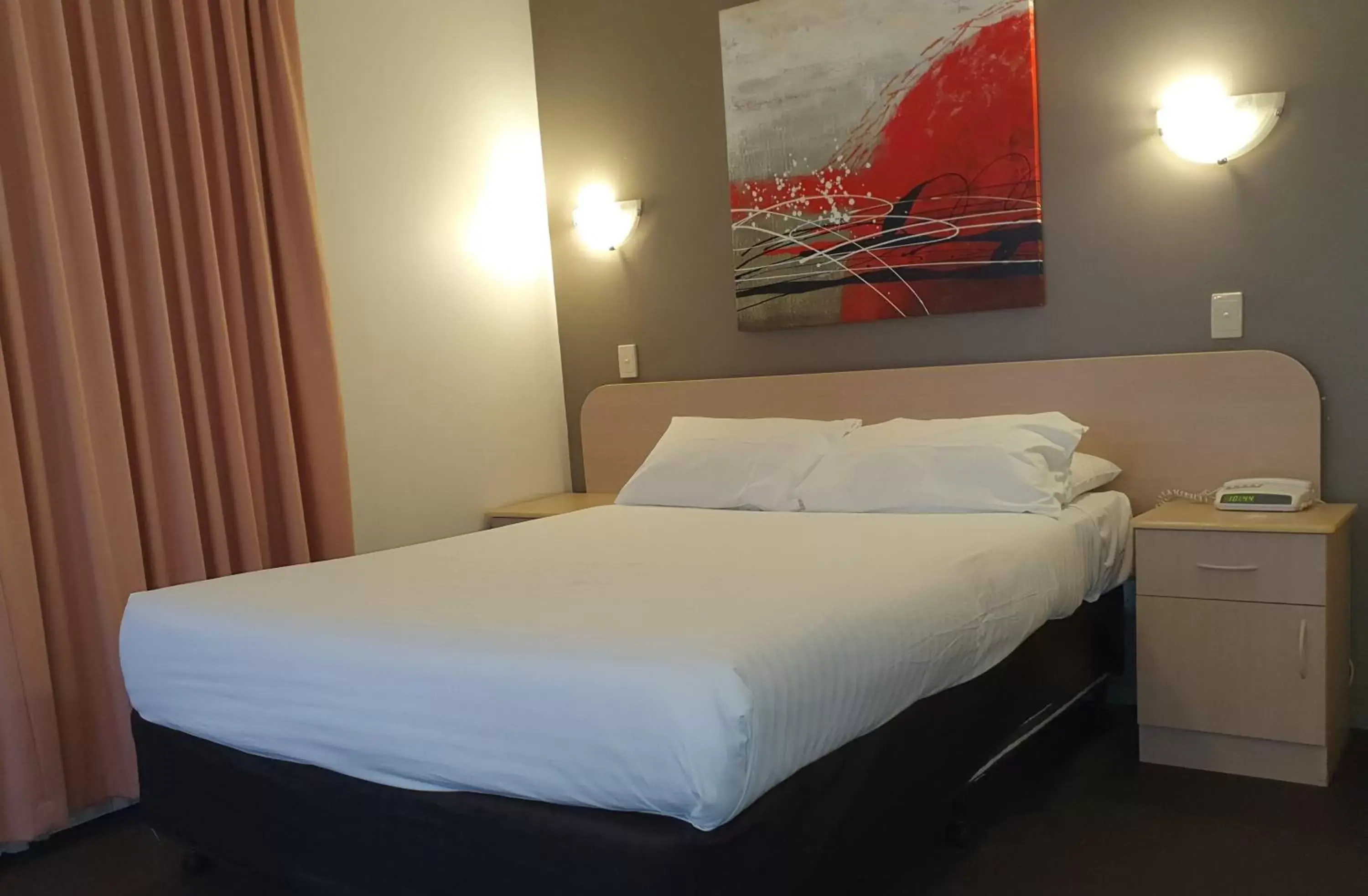 Bed in ibis Styles Broken Hill