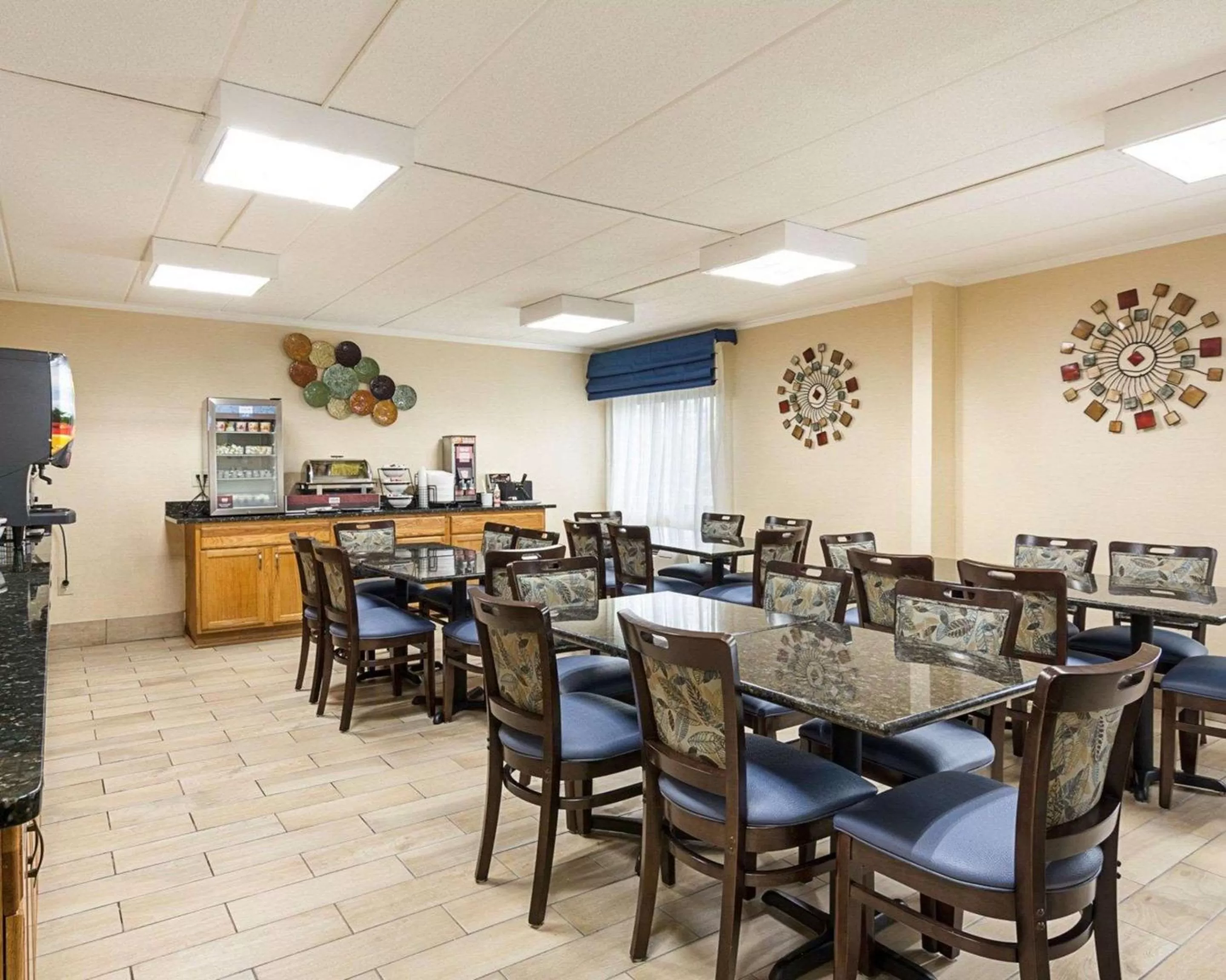Restaurant/places to eat in Comfort Inn Oxon Hill