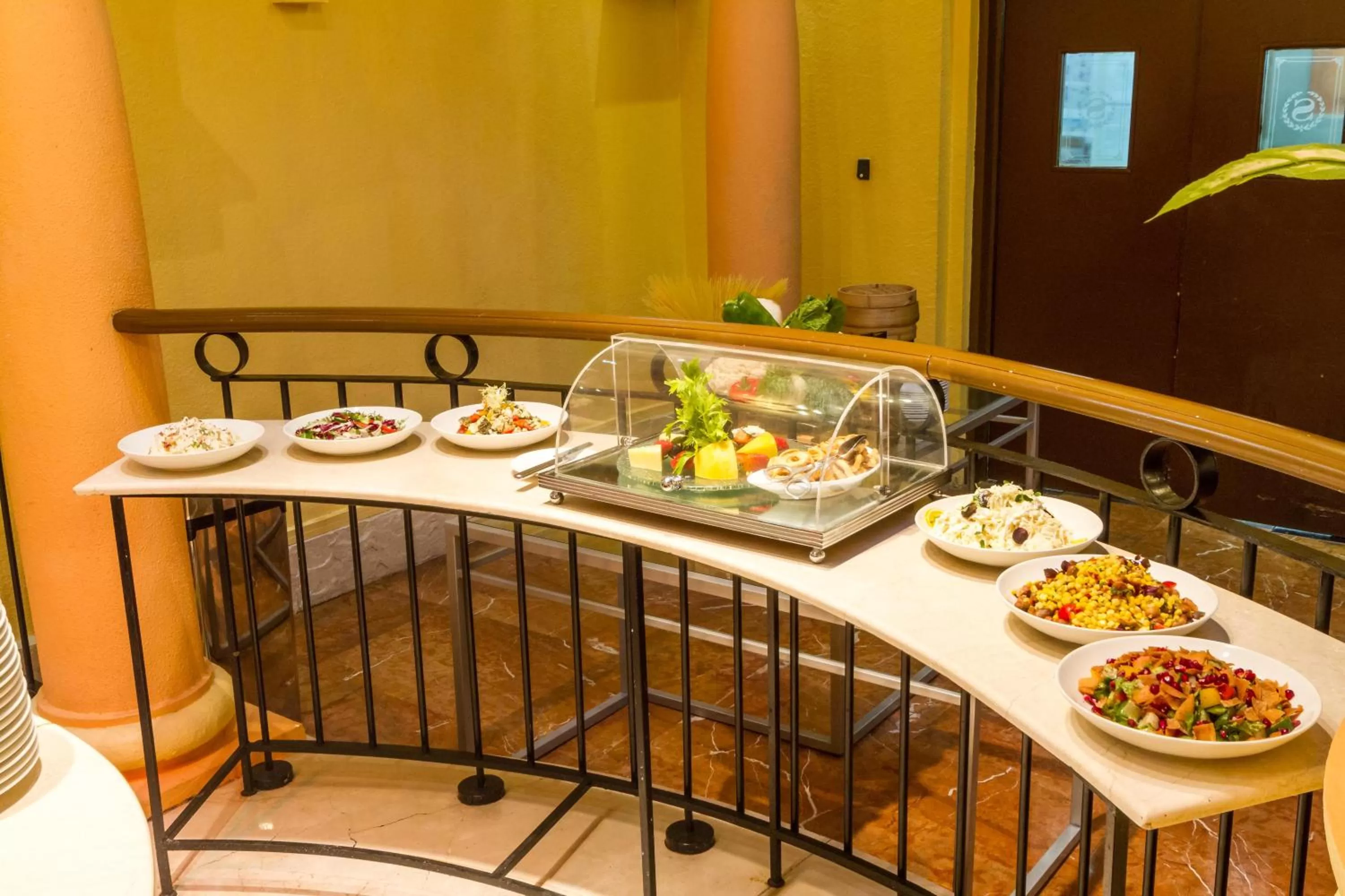 Restaurant/places to eat in Grand Excelsior Hotel Deira