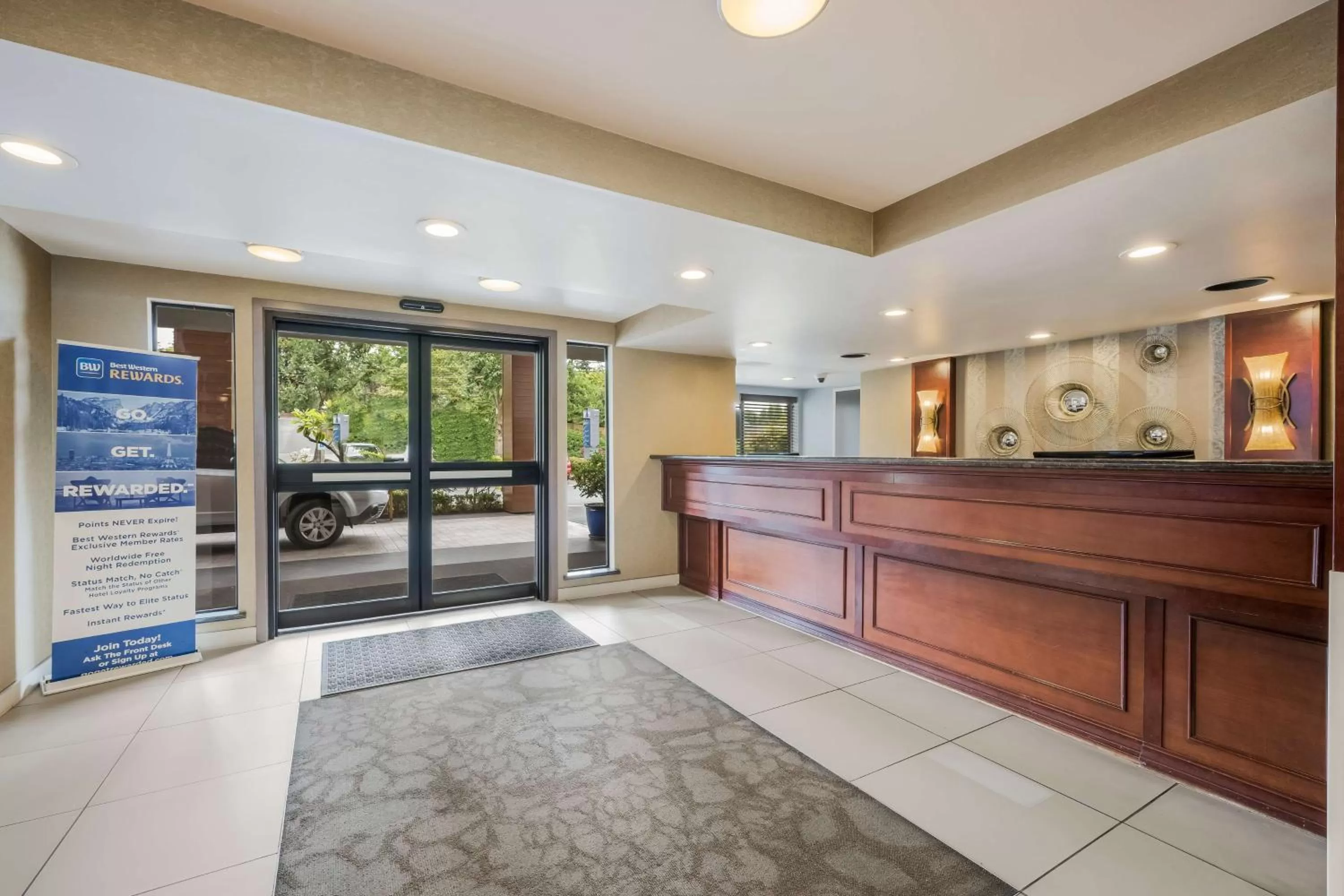 Lobby or reception in Best Western Alderwood