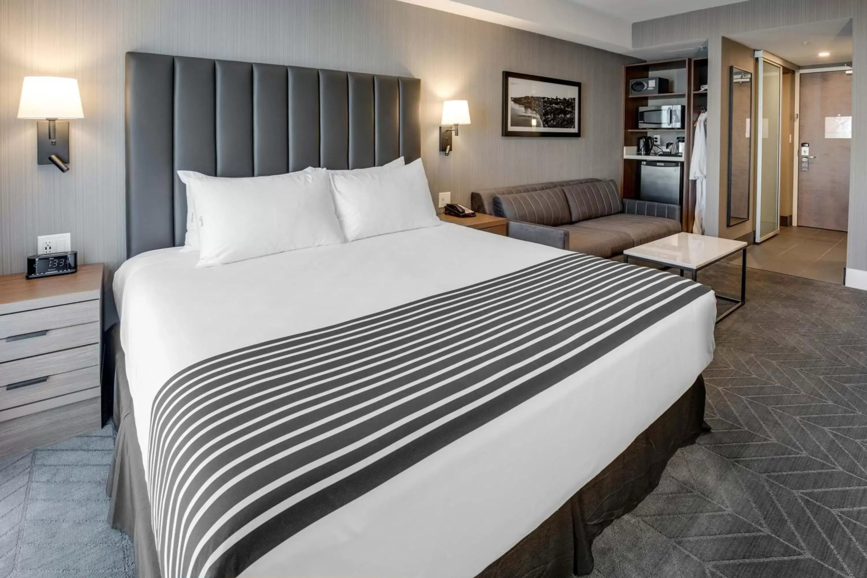 Bedroom, Bed in Sandman Signature Saskatoon South Hotel