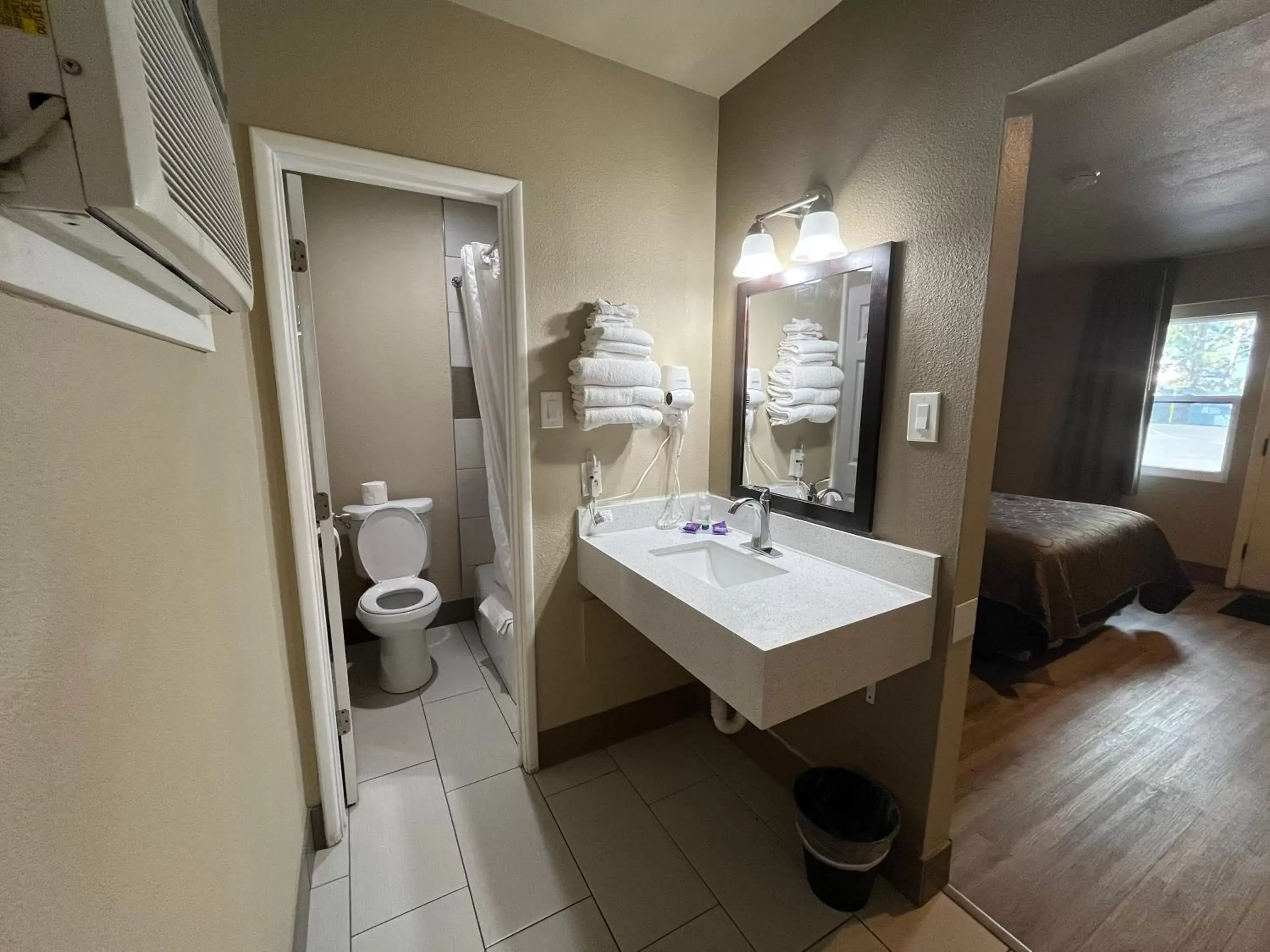 Bathroom in Mountain View Inn