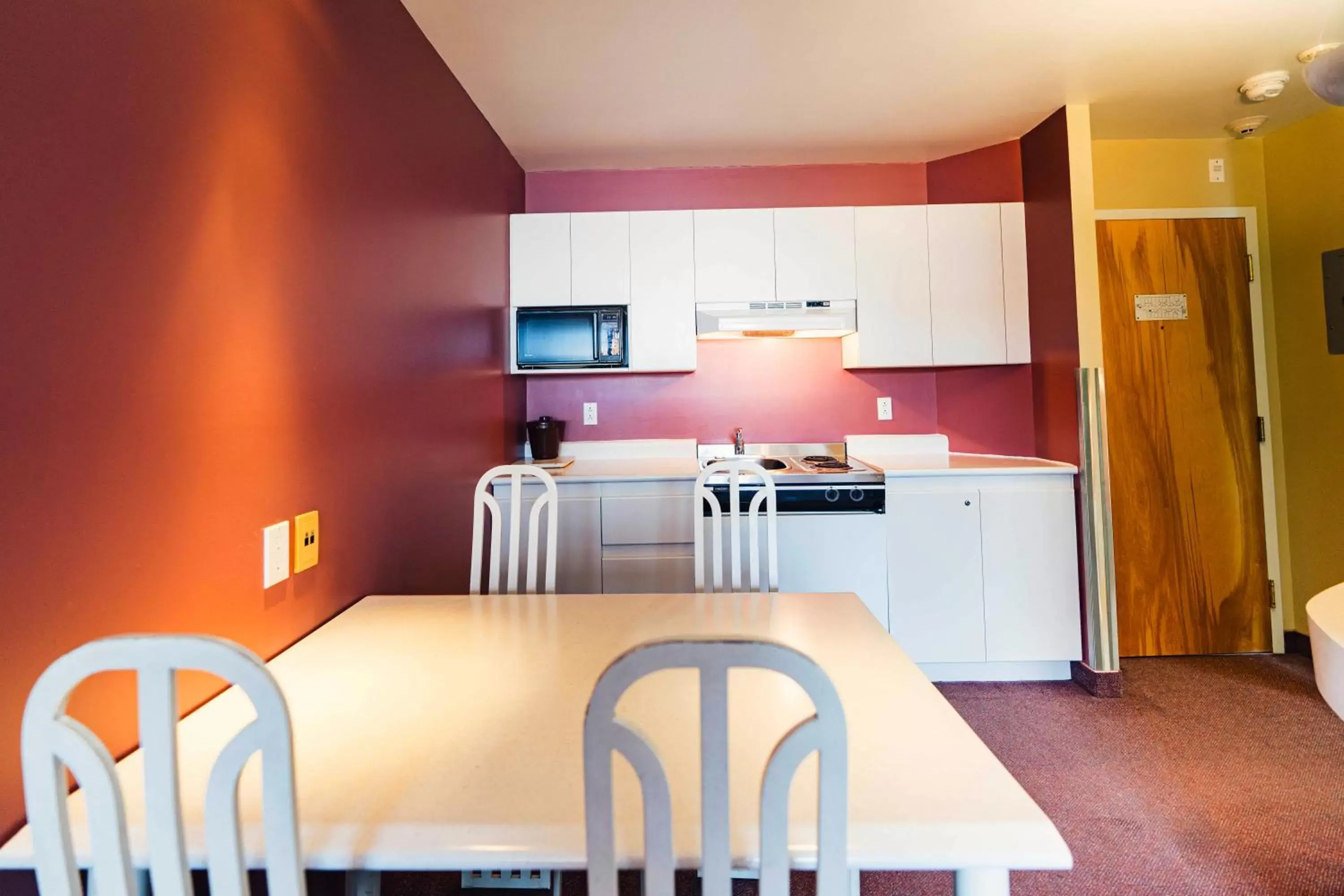 Kitchen/Kitchenette in Auberge Harris