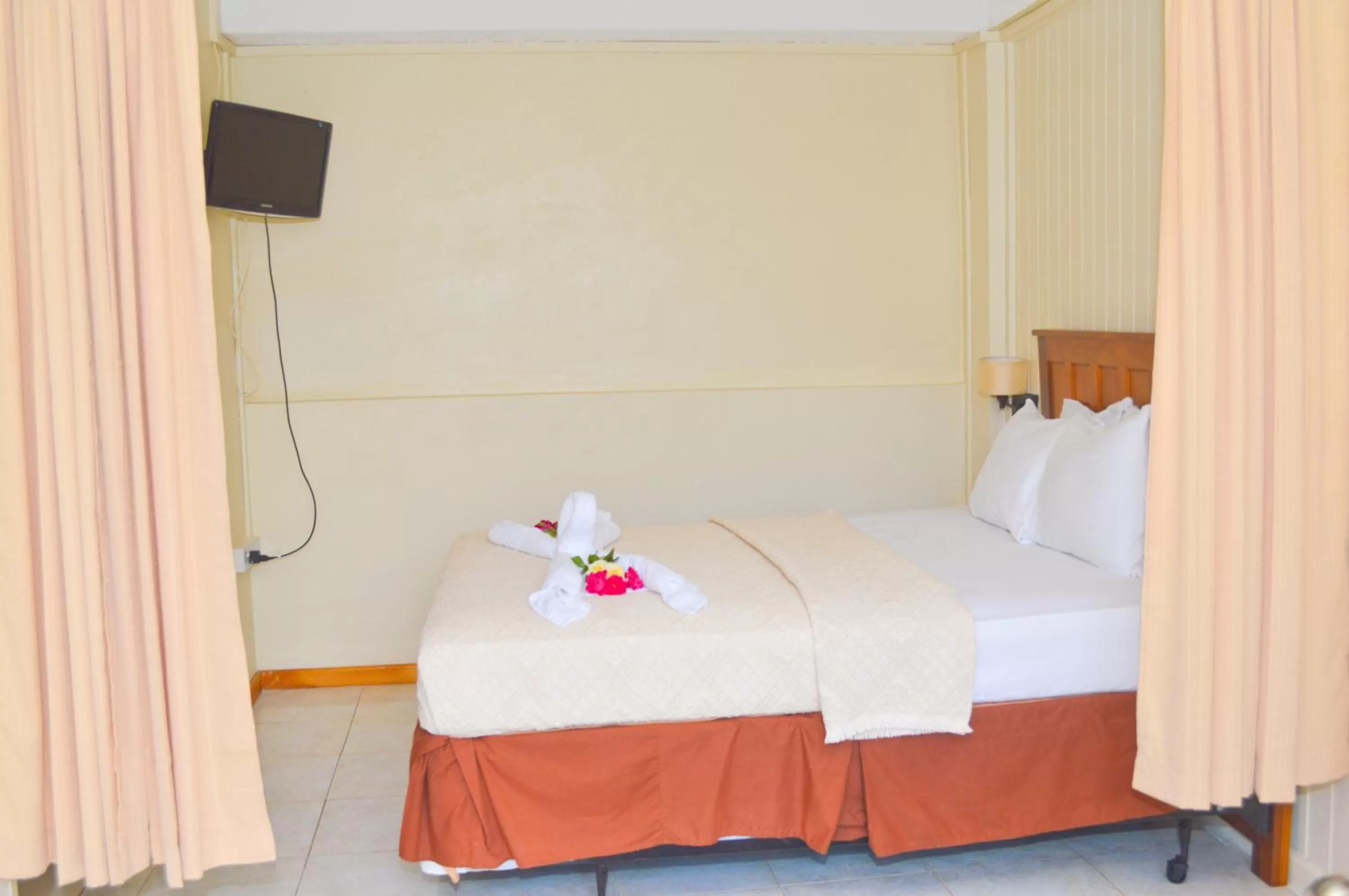 Bedroom, Bed in Classique International in Dominica