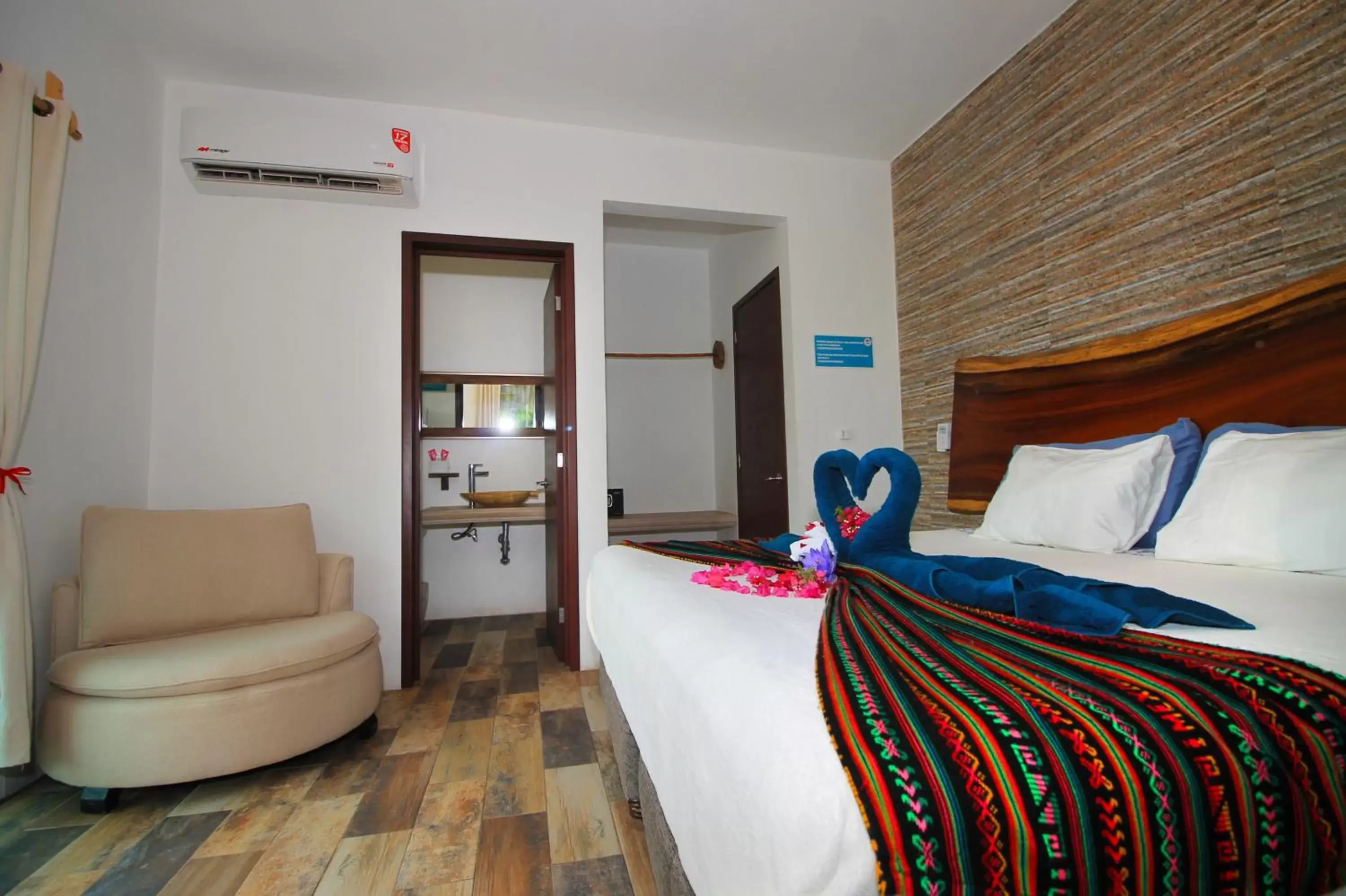 Photo of the whole room in Hotel Pancho Villas Bacalar Vista a Laguna