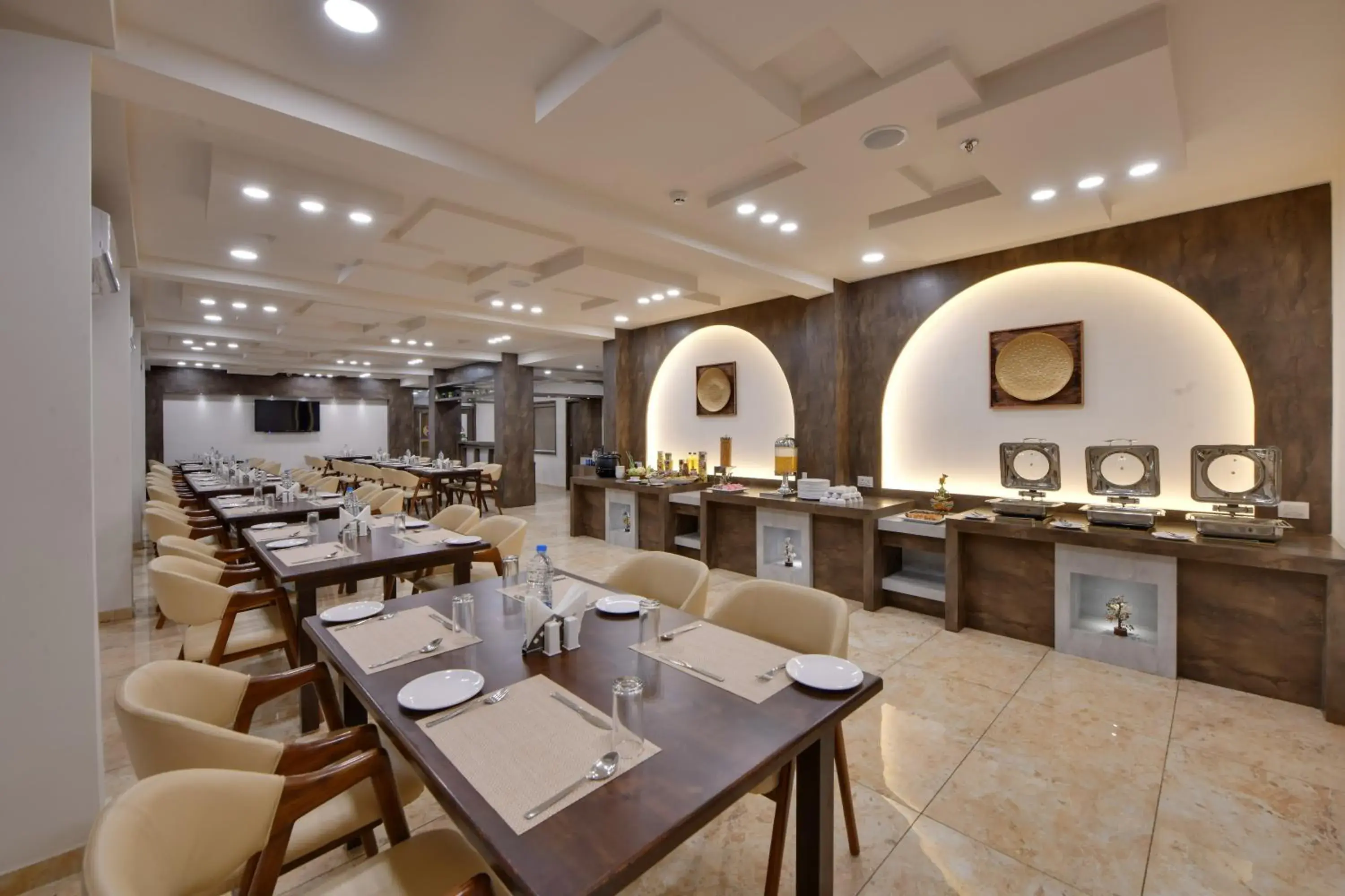 Restaurant/Places to Eat in Click Hotel Tulsi