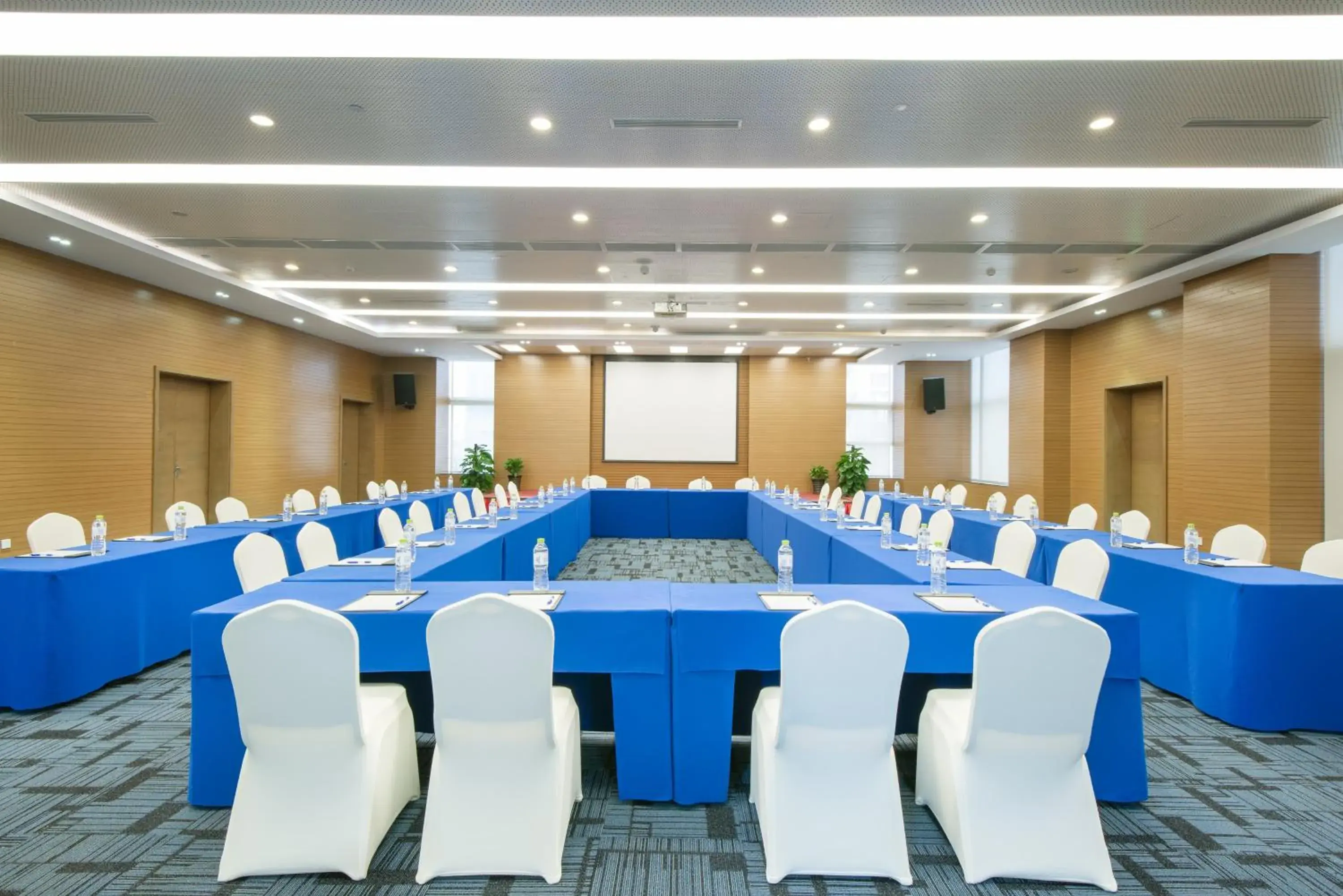 Meeting/conference room in Holiday Inn Express Chengdu West Gate, an IHG Hotel