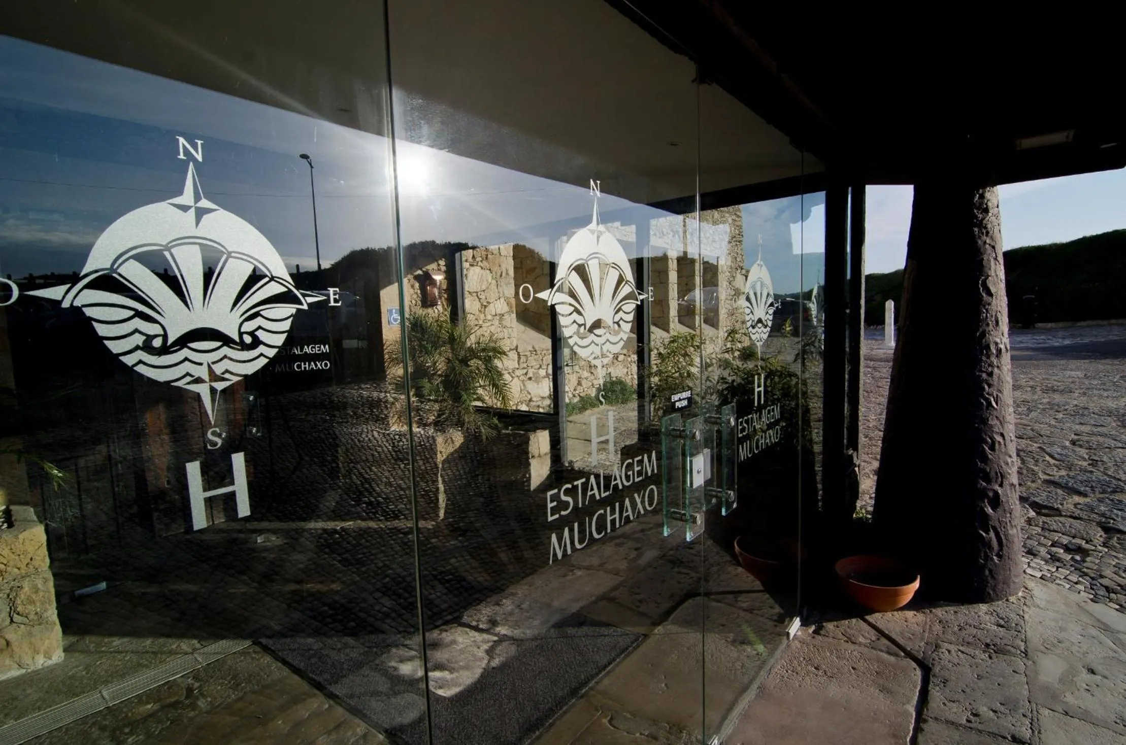 Facade/entrance in Estalagem Muchaxo Hotel