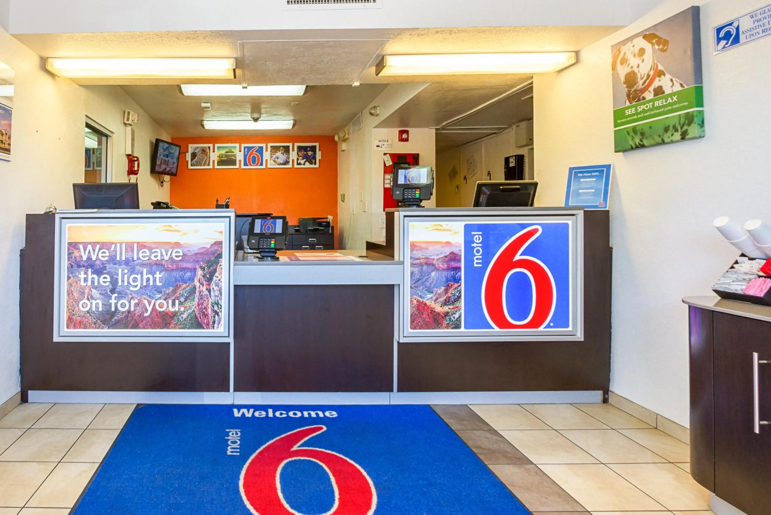 Lobby or reception in Motel 6 Mesa North
