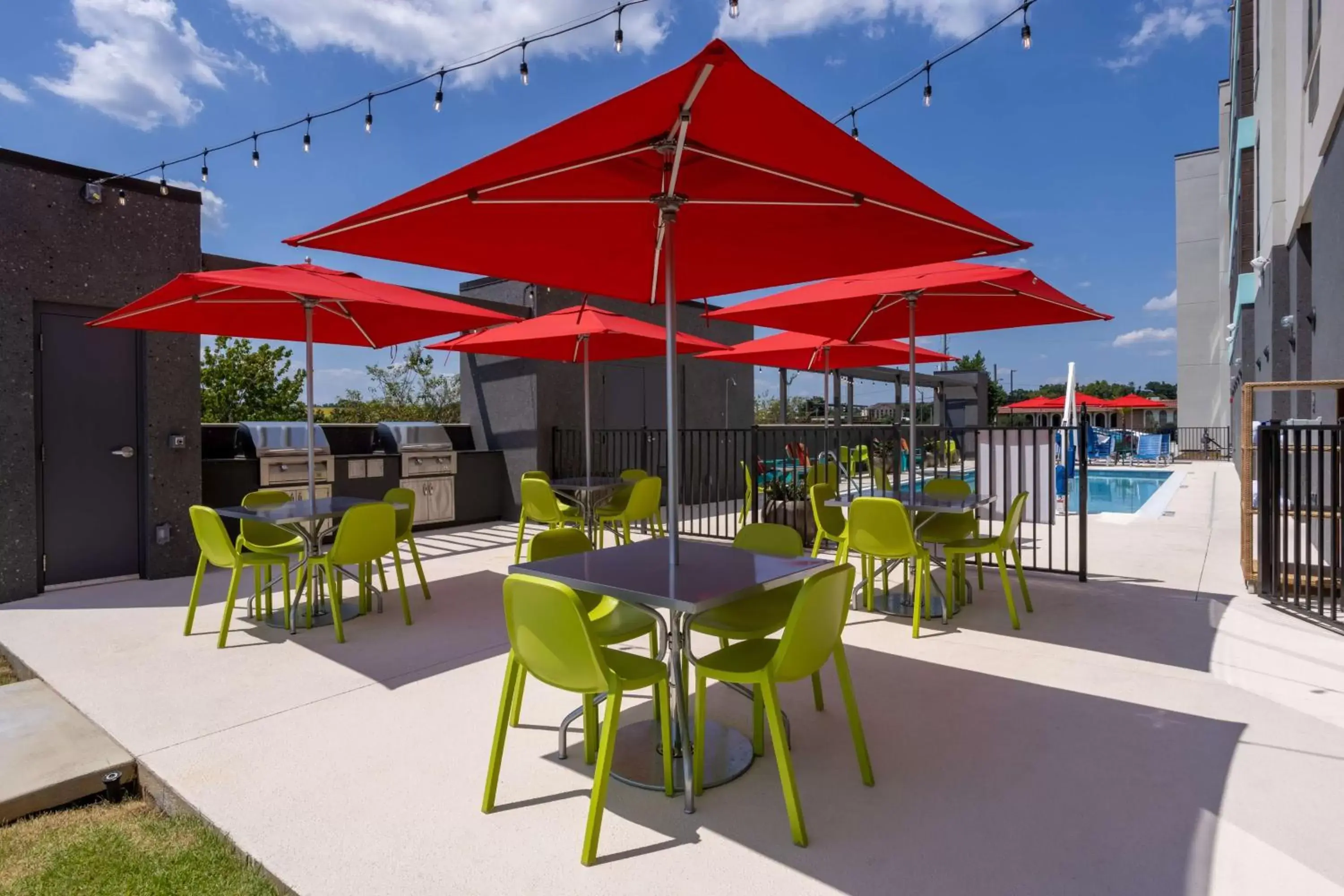 Patio, Restaurant/Places to Eat in Tru By Hilton Pensacola Airport Medical Center