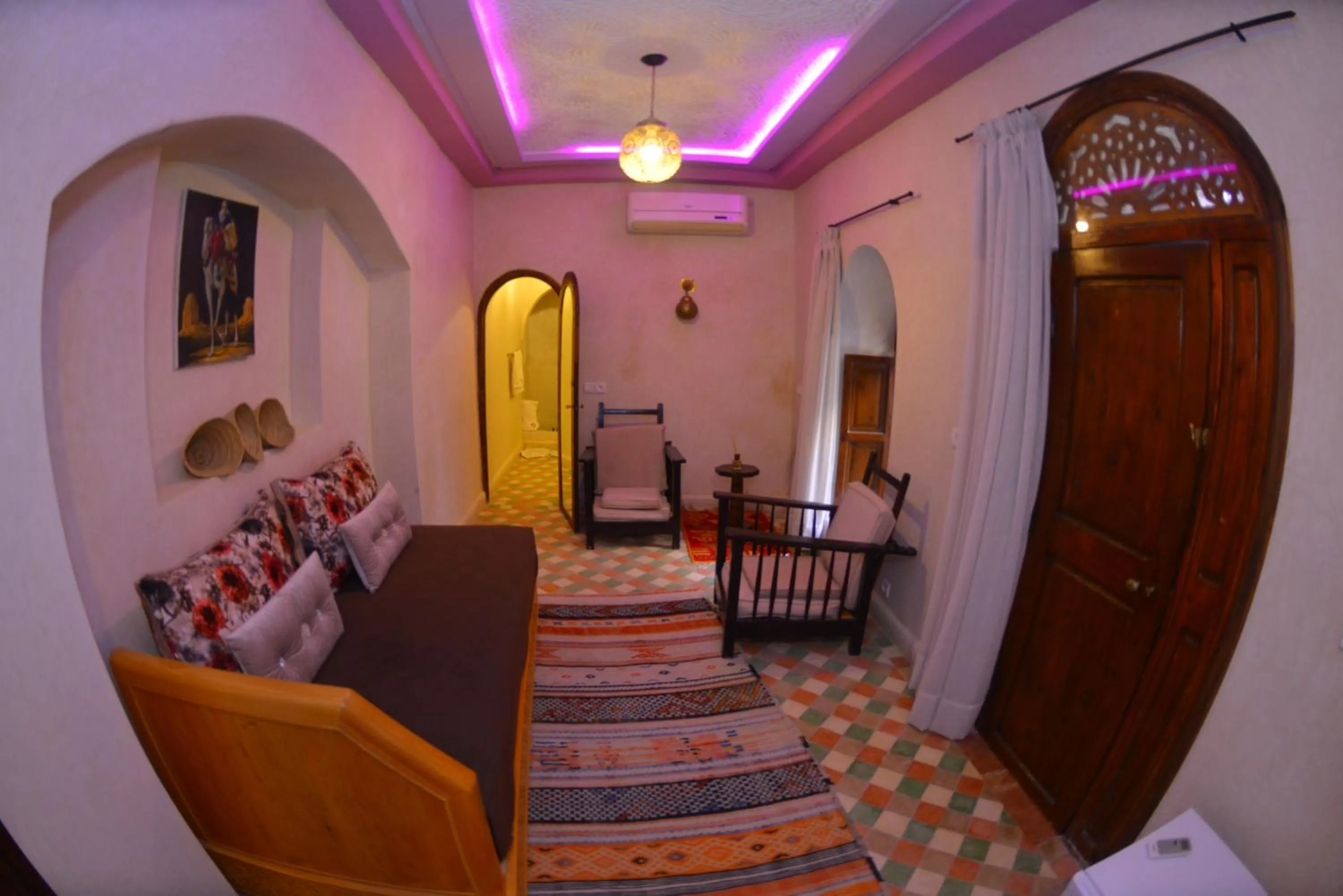 Living room, Bed in Riad Hidden