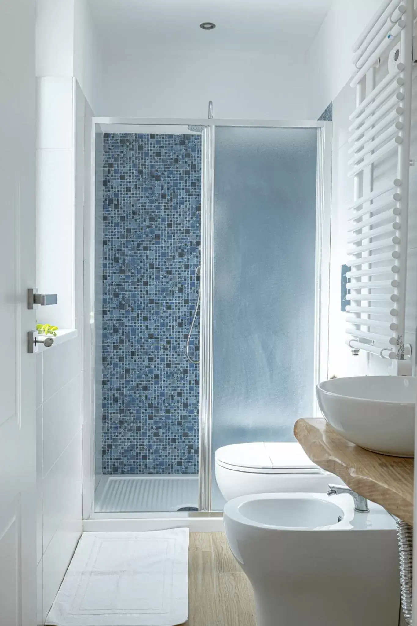 Shower, Bathroom in Bosco Mattavona
