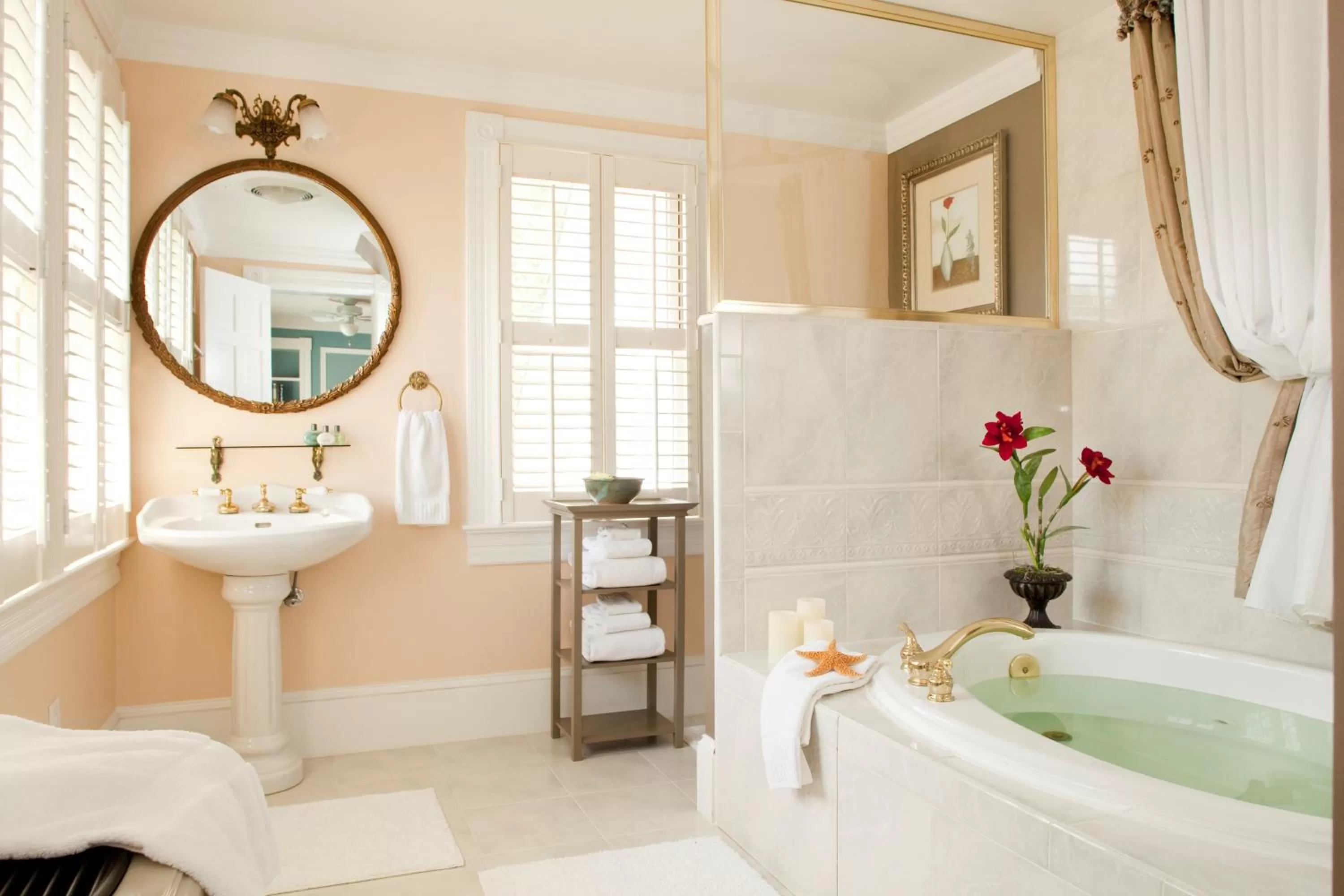 Shower, Bathroom in White Doe Inn Bed & Breakfast