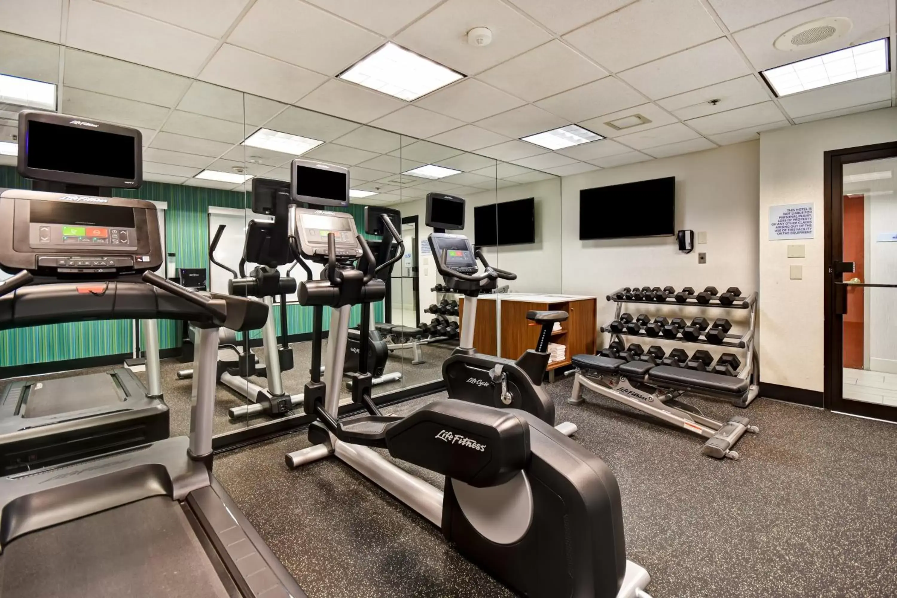 Fitness centre/facilities, Fitness Center/Facilities in Holiday Inn Express Newport North - Middletown, an IHG Hotel