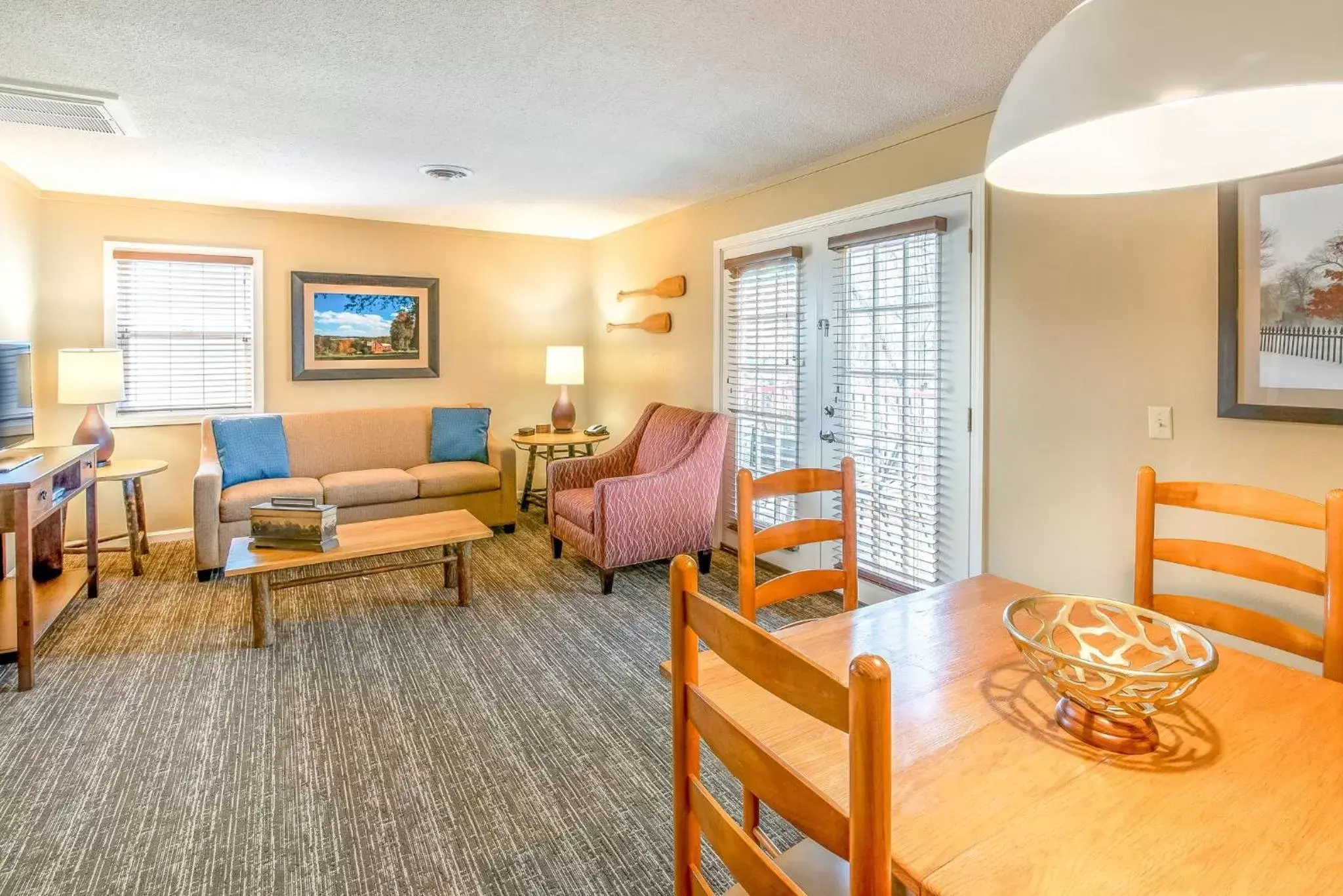 Photo of the whole room, Seating Area in Holiday Inn Club Vacations Oak n Spruce Resort in the Berkshires an IHG Hotel