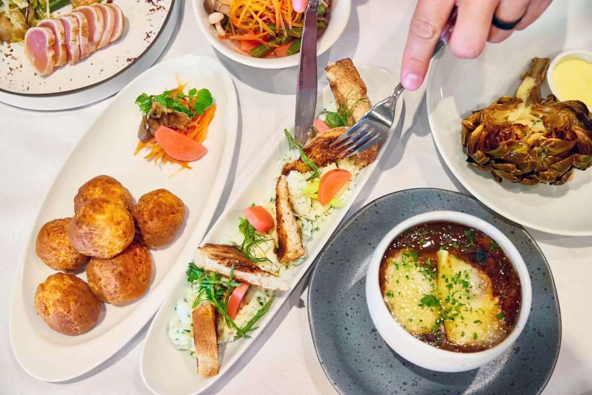 Restaurant/places to eat in Hotel Le Soleil by Executive Hotels Restaurant/places to eat in Hotel Le Soleil by Executive Hotels