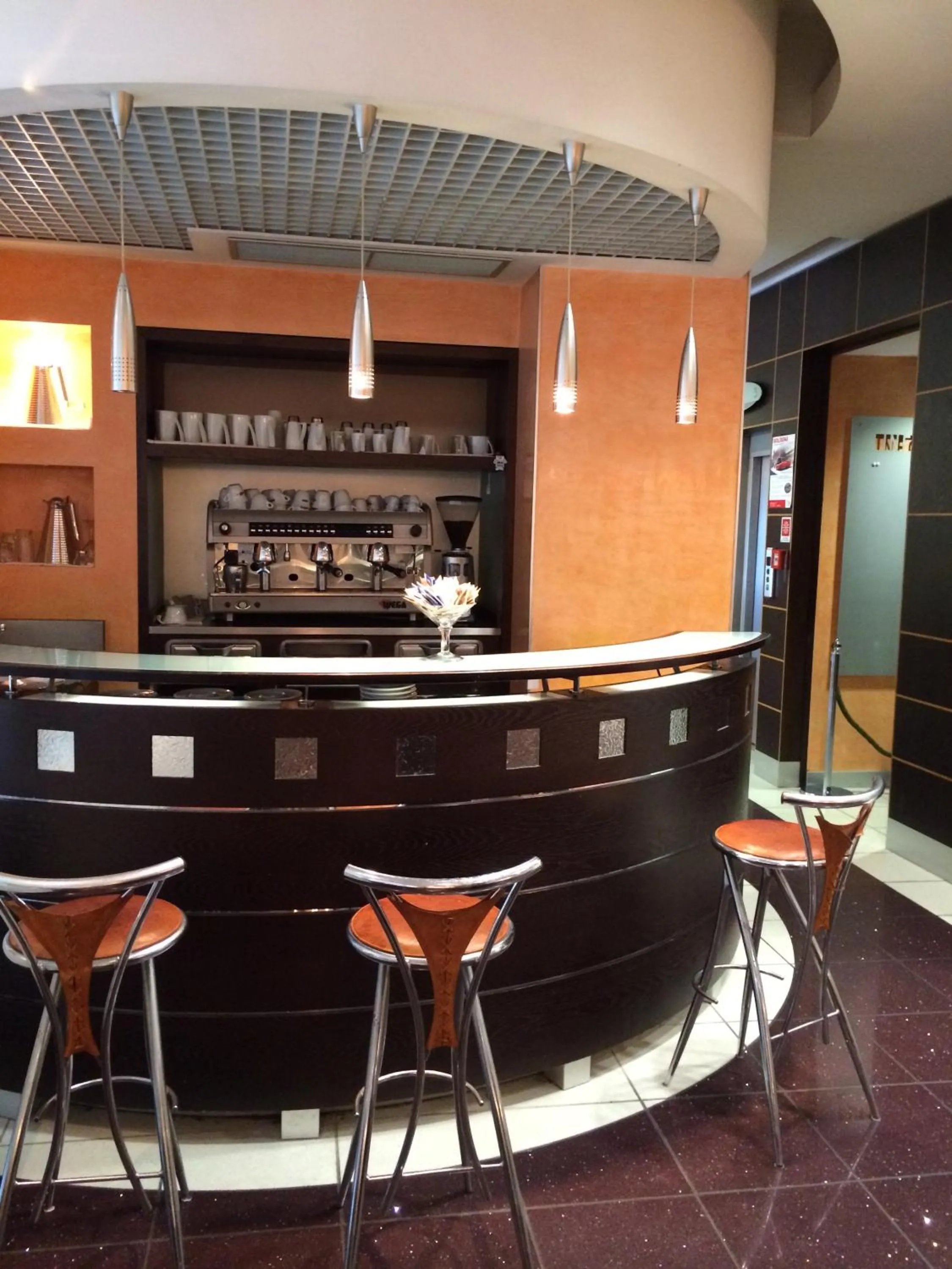 Restaurant/places to eat in Millennhotel