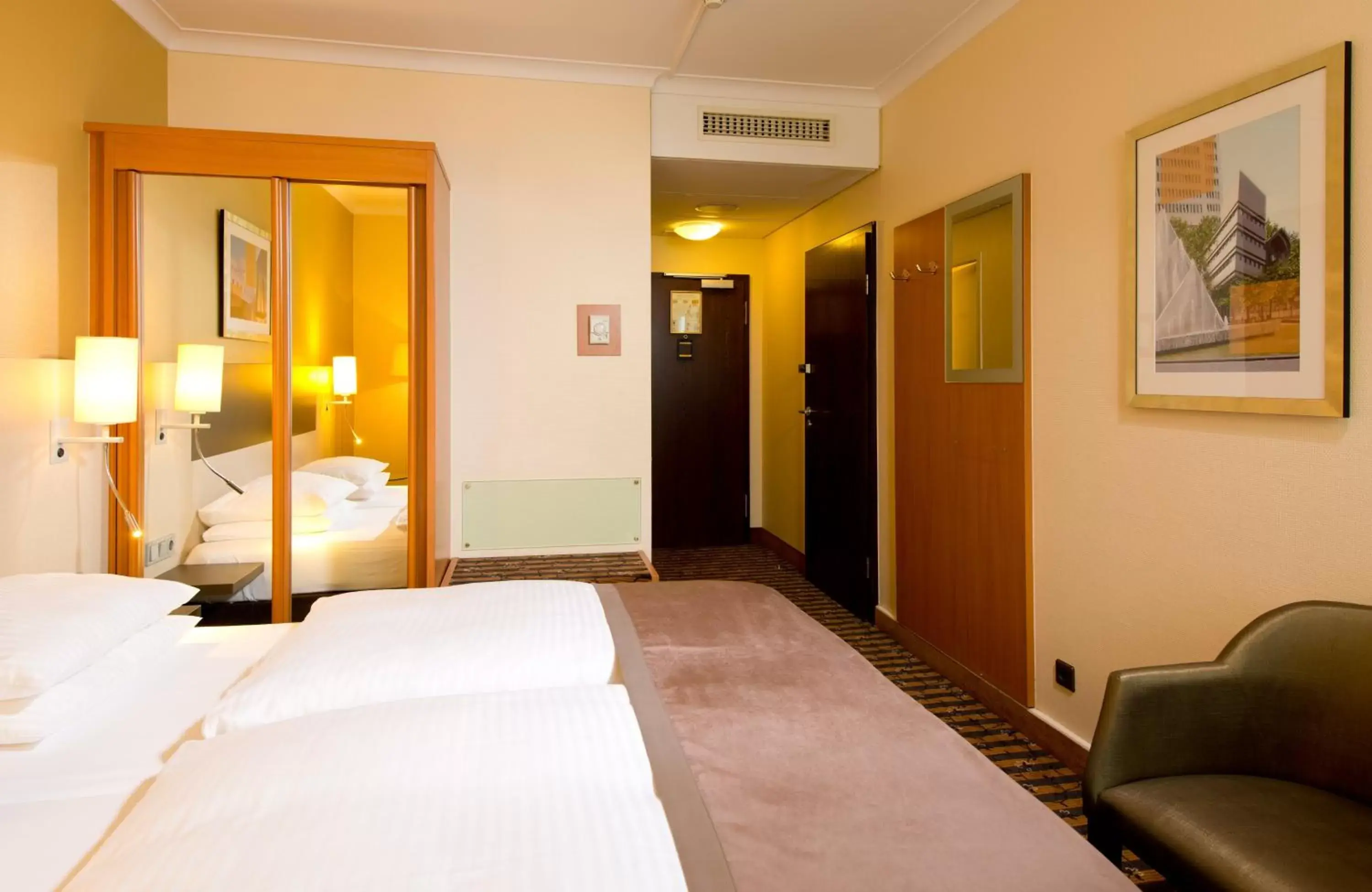 Photo of the whole room, Bed in Leonardo Royal Hotel Düsseldorf Königsallee