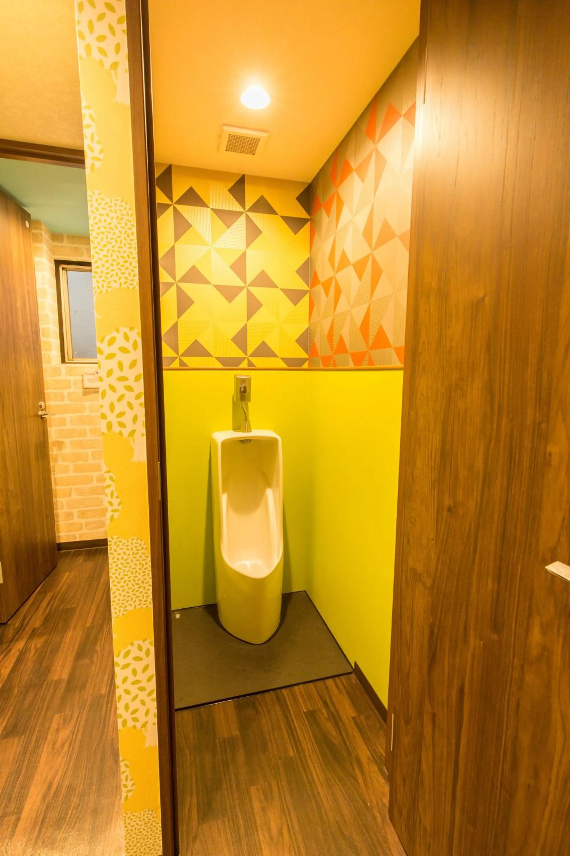 Toilet in Backpackers Hotel Toyo