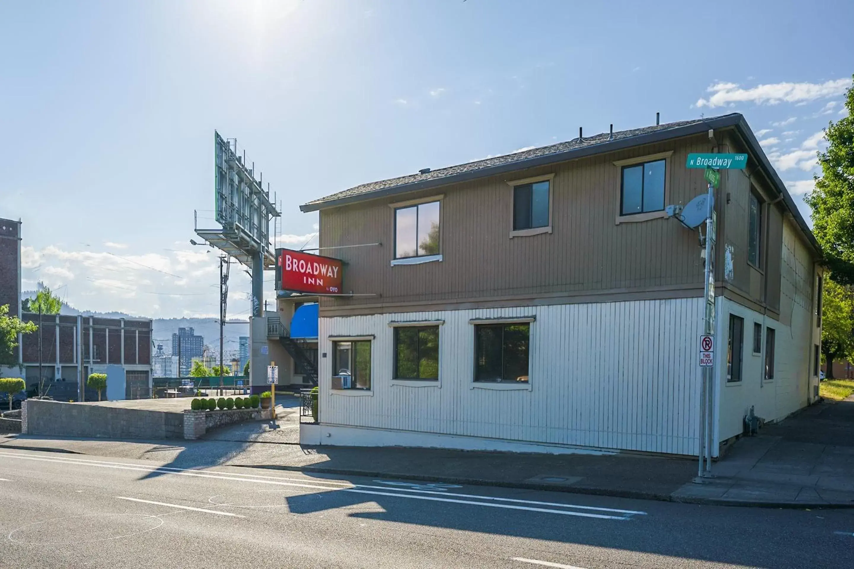 Property Building in Broadway Inn by OYO Portland Downtown