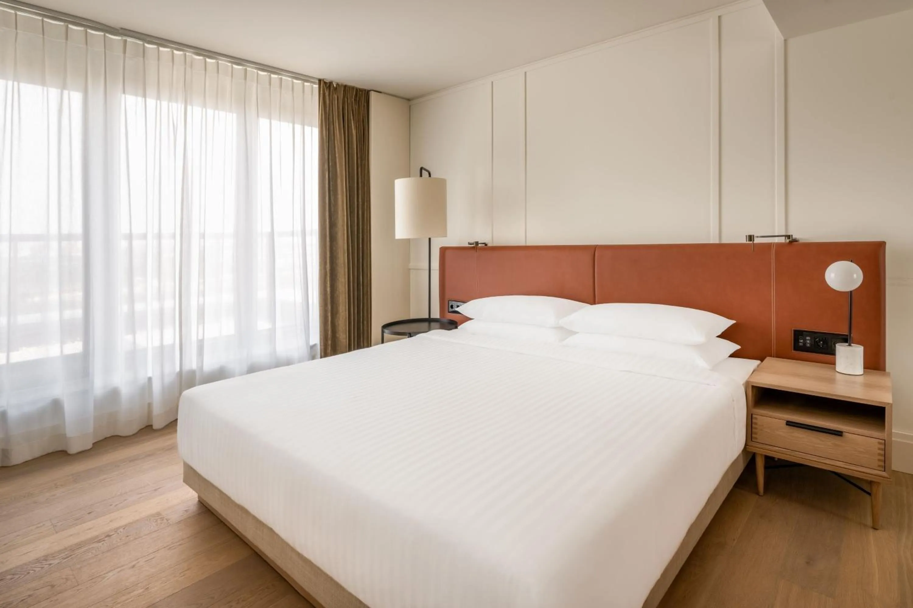 Bedroom, Bed in Munich Marriott Hotel City West