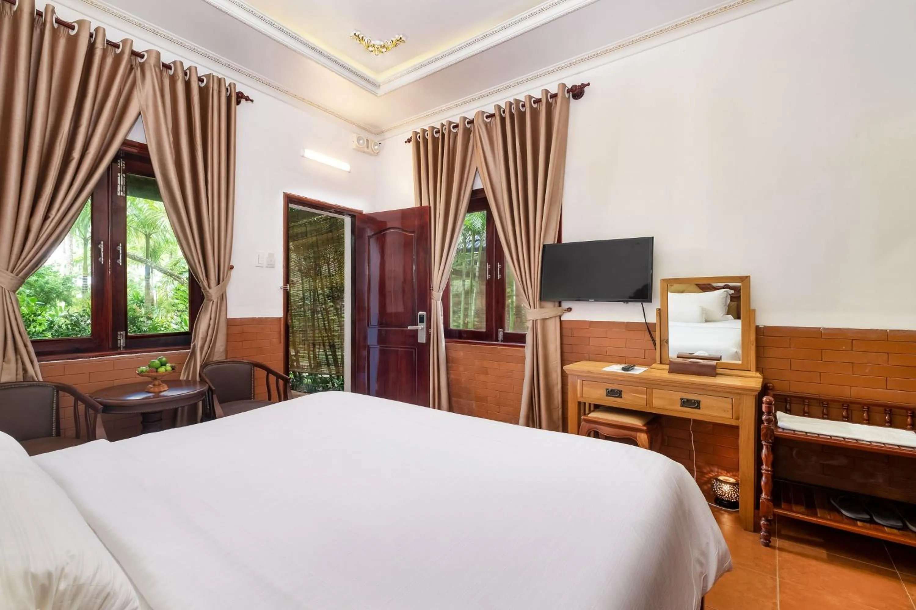 Bedroom, Bed in Coco Palm Beach Resort