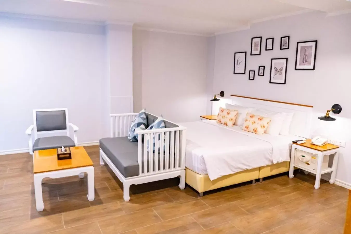 J PLACE HOTEL J PLACE HOTEL