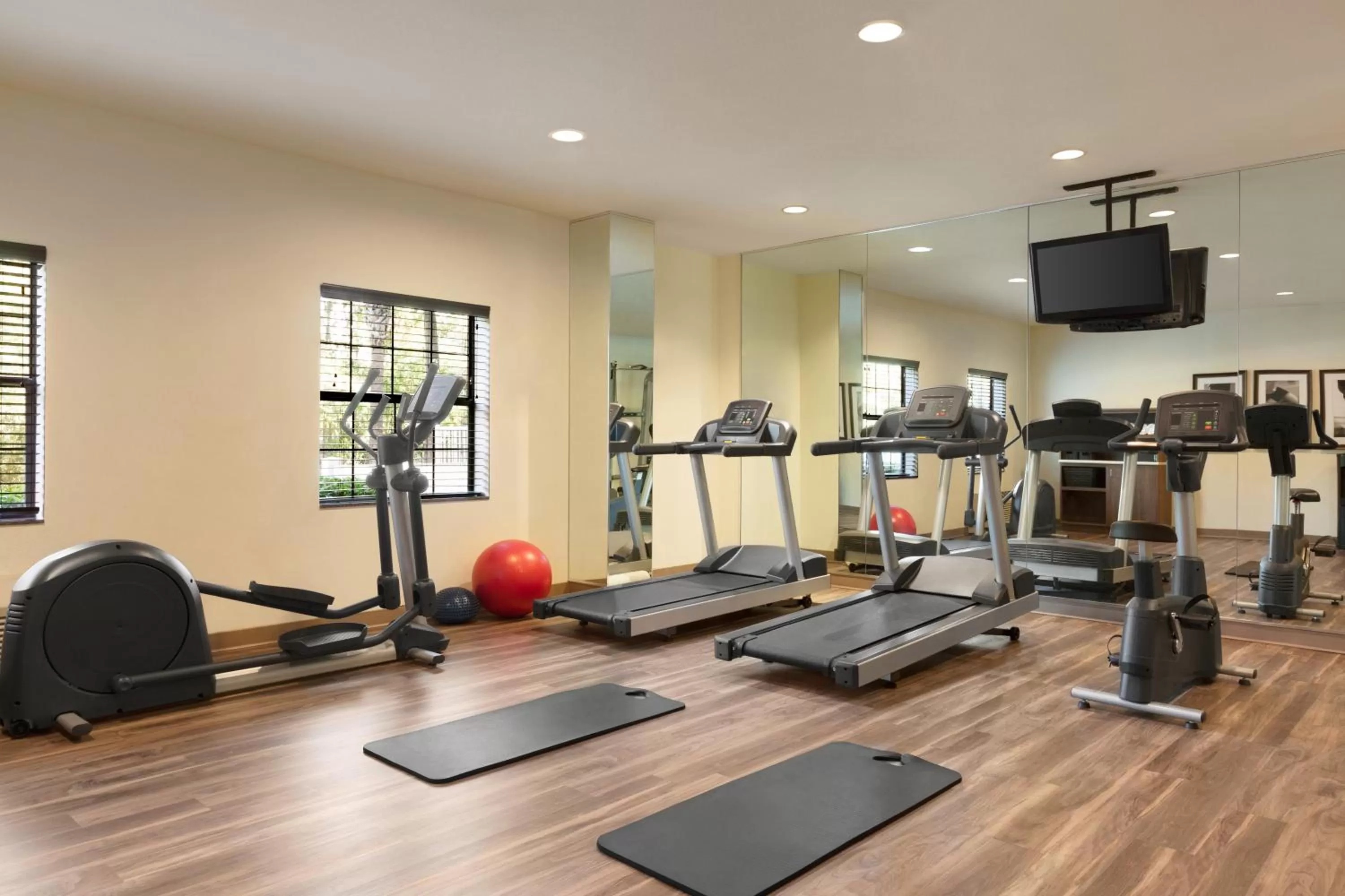 Fitness centre/facilities in Staybridge Suites Tampa East- Brandon by IHG
