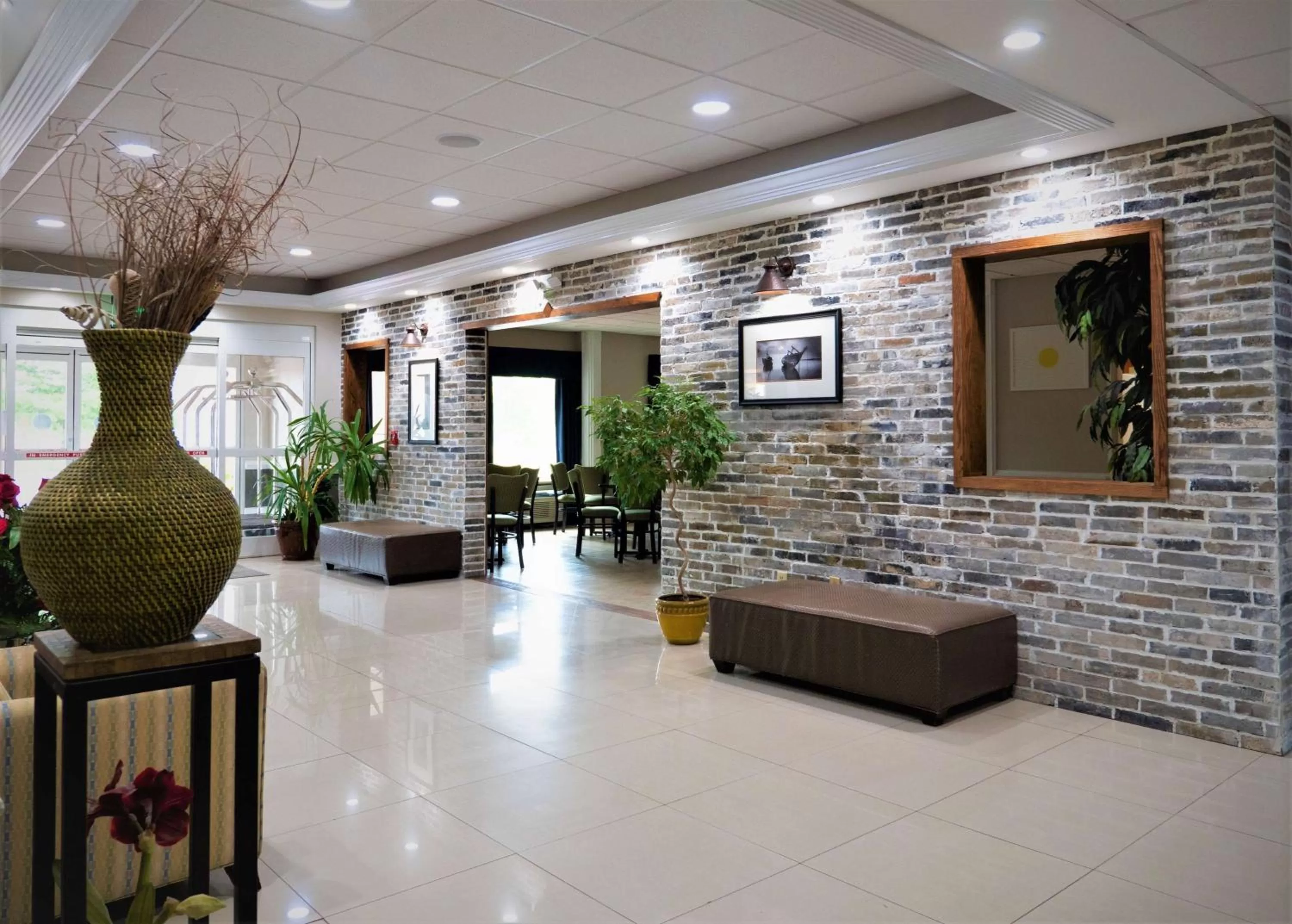 Lobby or reception in Days Inn & Suites by Wyndham Savannah North I-95
