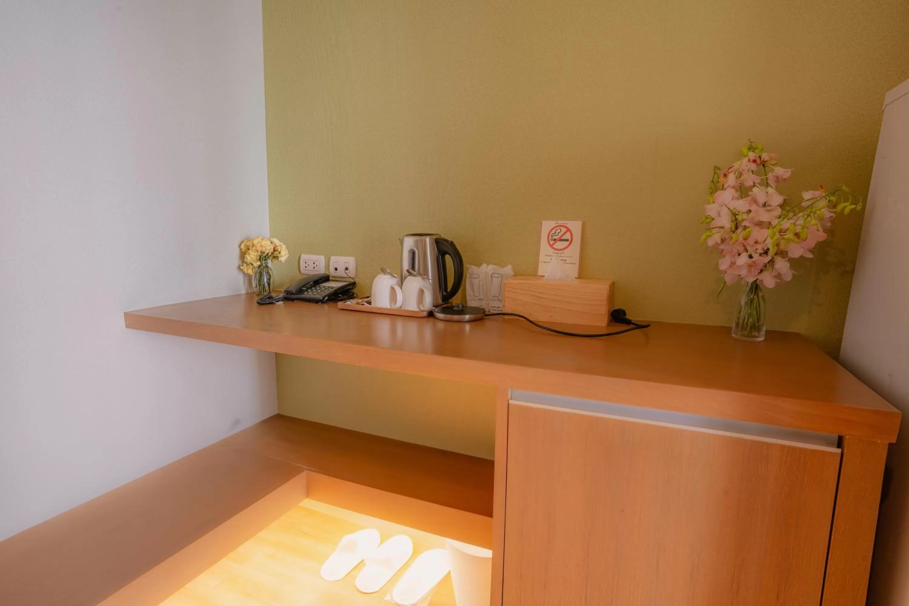 Coffee/tea facilities in Peace Land Khaosan