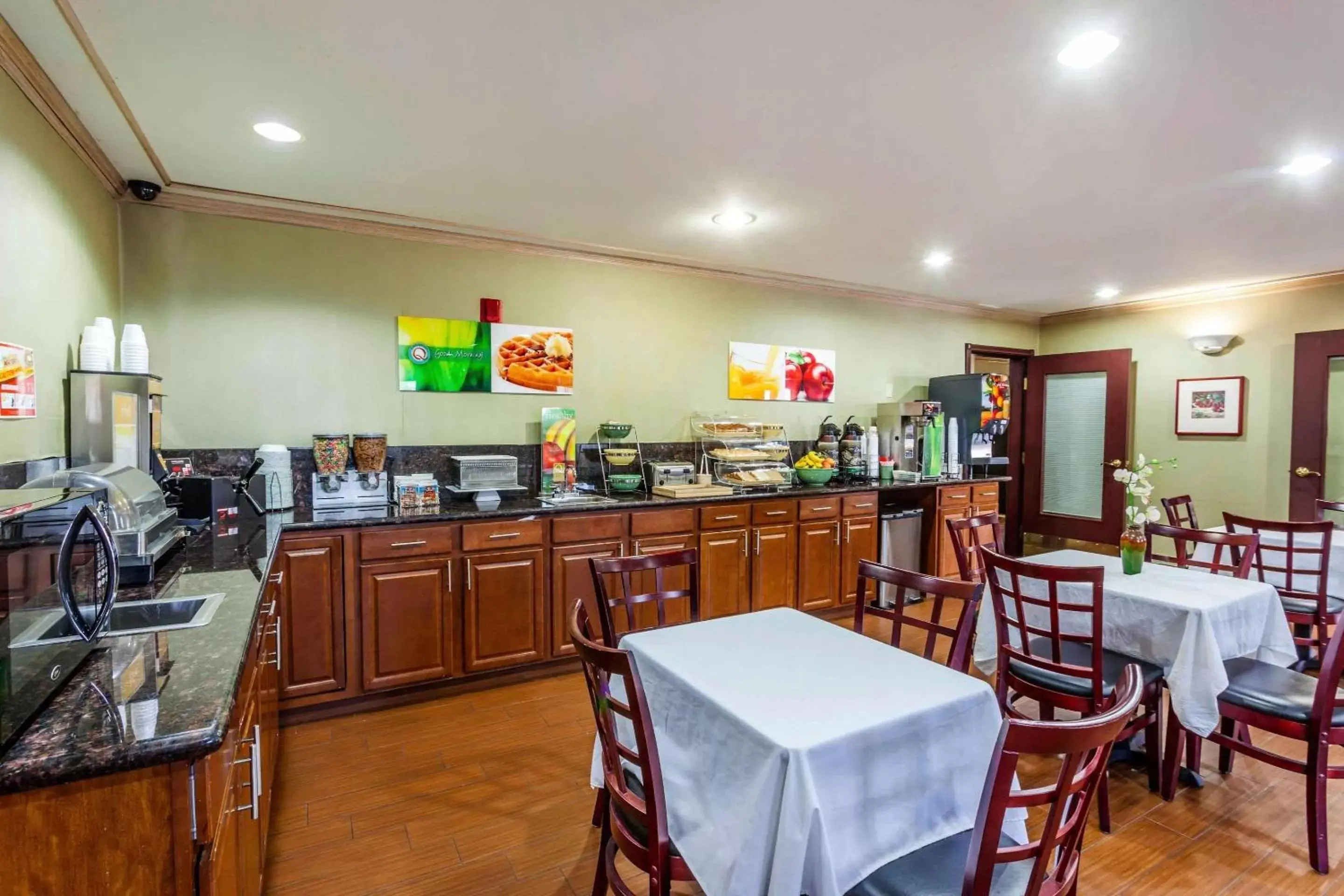 Restaurant/Places to Eat in Quality Inn Arlington Restaurant/Places to Eat in Quality Inn Arlington