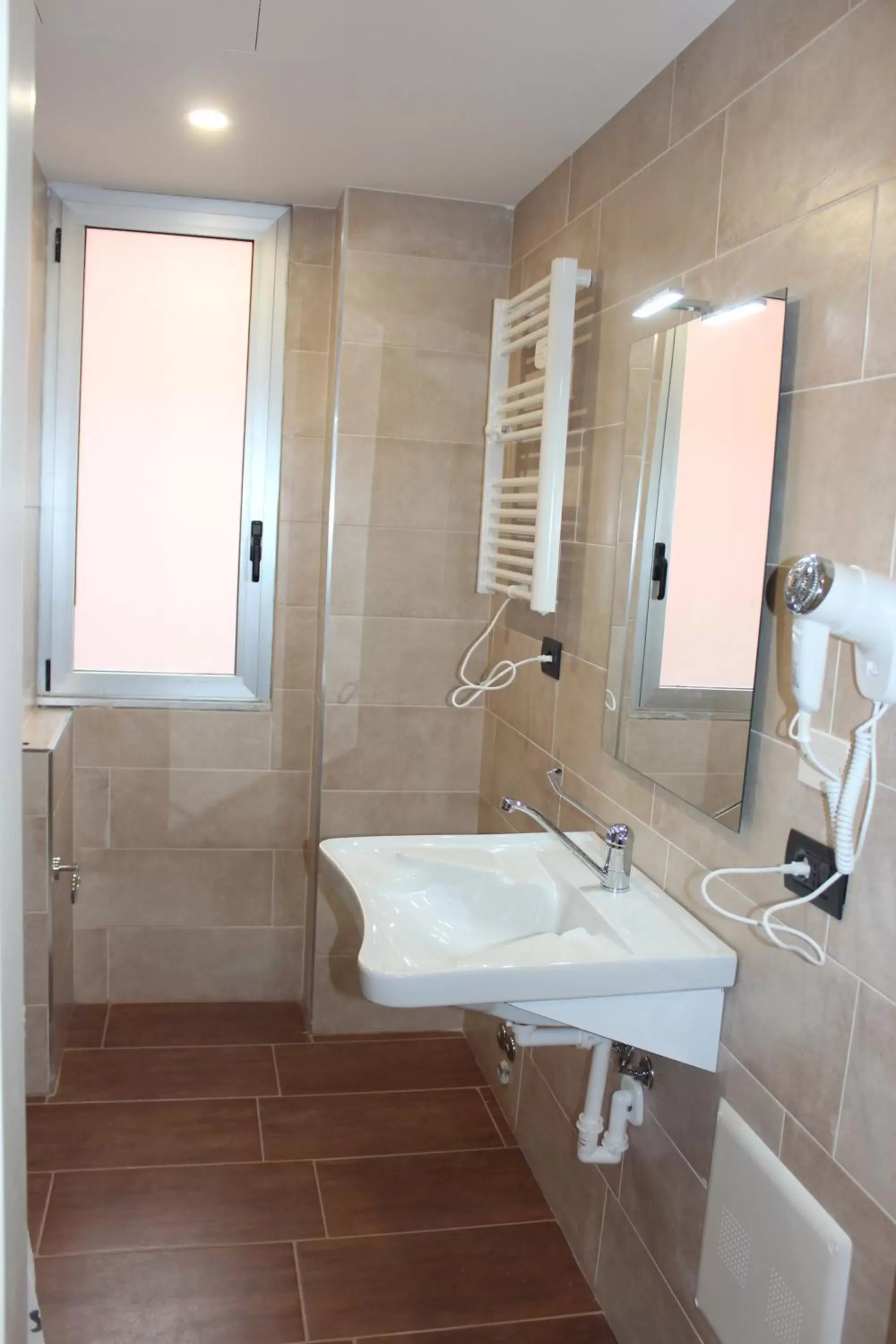 Shower, Bathroom in Hotel Giacosa