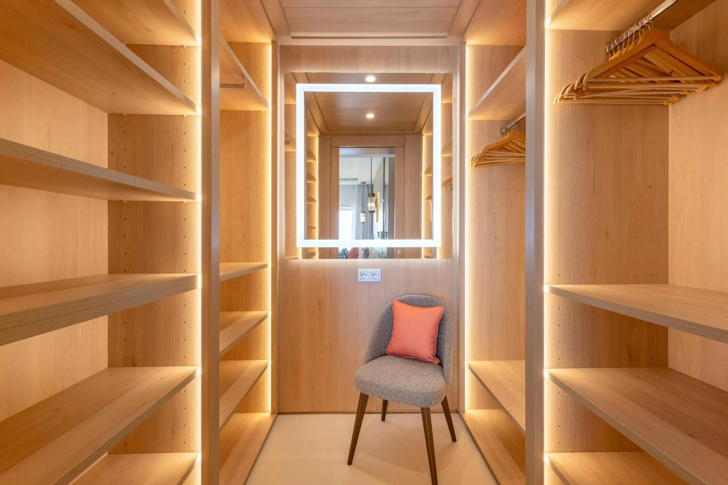 wardrobe in Nixe Palace