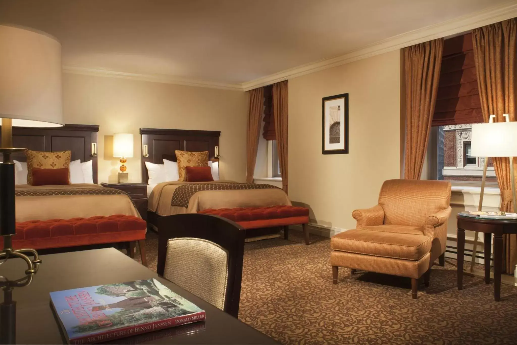 Photo of the whole room, Bed in Omni William Penn Hotel Photo of the whole room, Bed in Omni William Penn Hotel